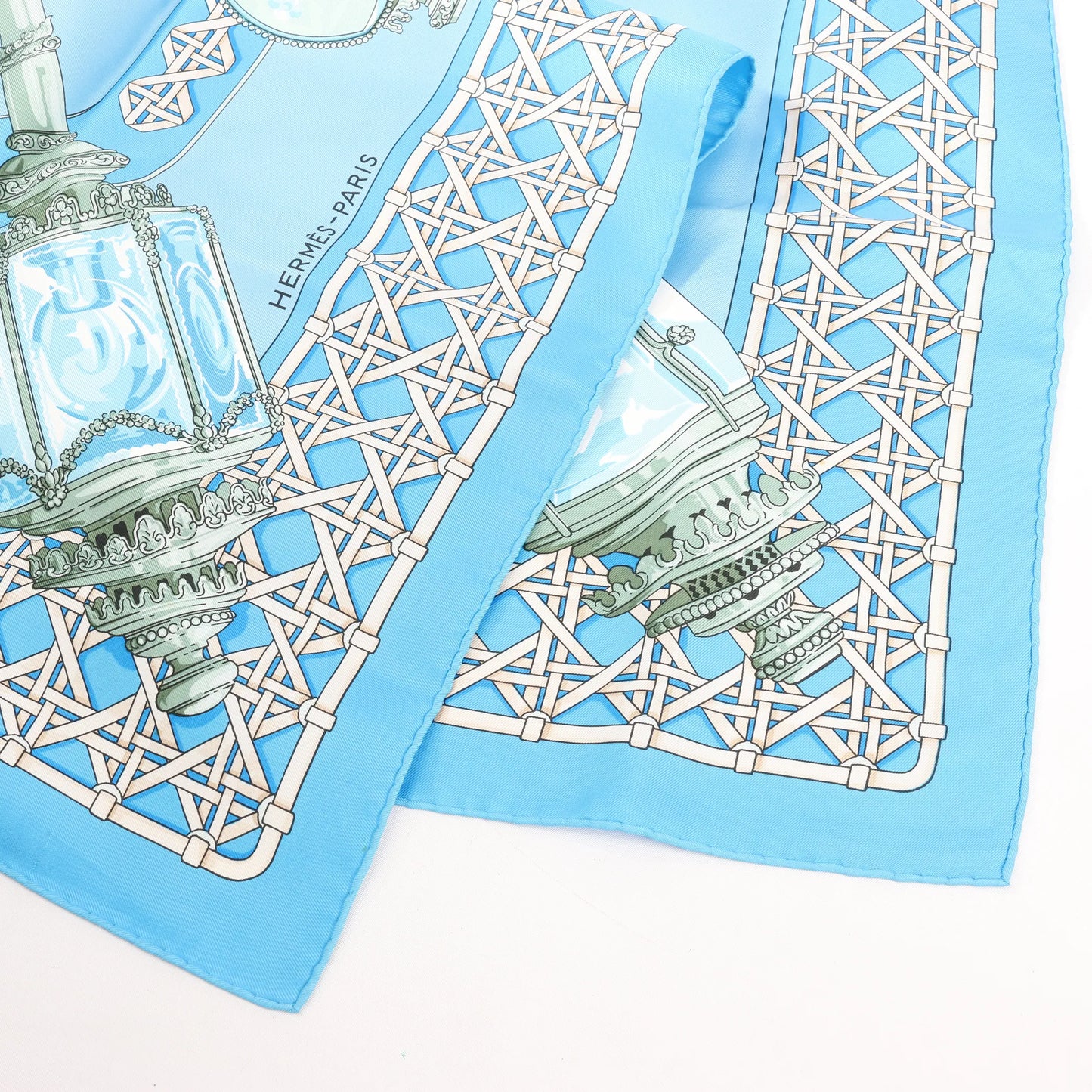 Hermès Carré 90 "FEUX DE ROUTE" Silk handkerchief in Blue