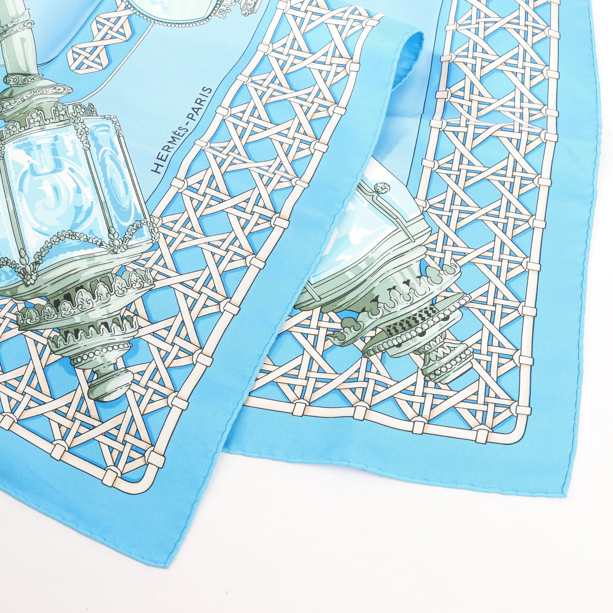 Hermès Carré 90 "FEUX DE ROUTE" Silk handkerchief in Blue