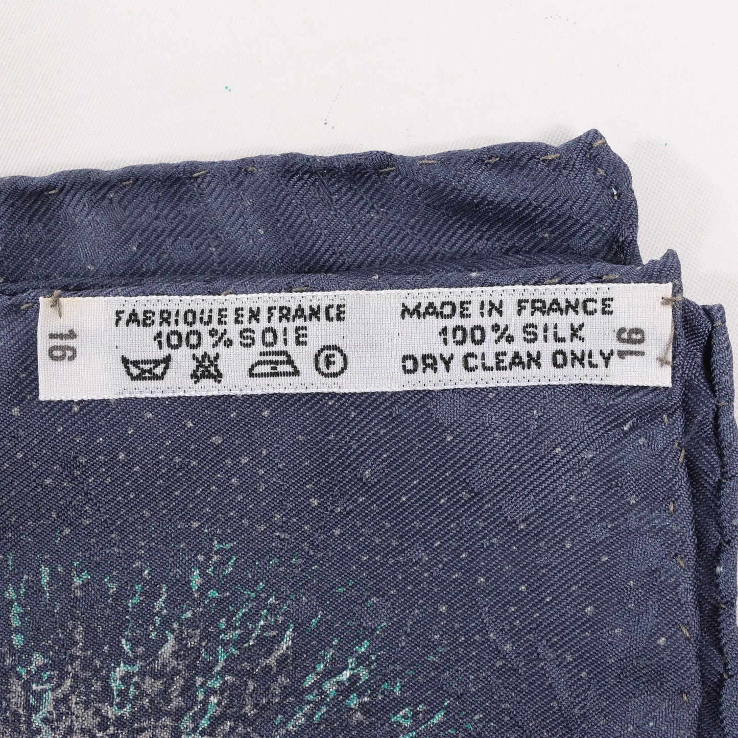 Hermès Carré 90 „FEUX D'ARTIFICE“ Seidentaschentuch in Marineblau x Braun