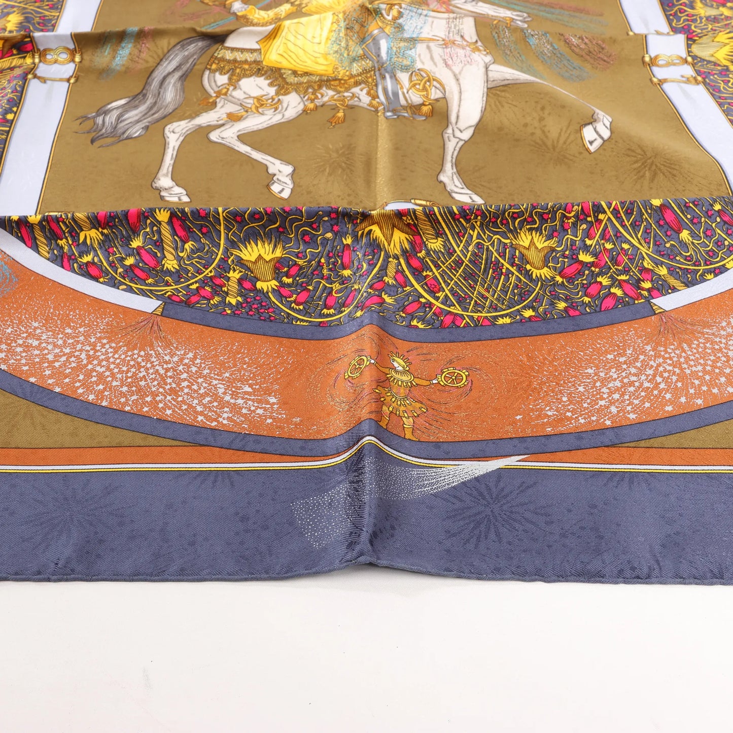 Hermès Carré 90 „FEUX D'ARTIFICE“ Seidentaschentuch in Marineblau x Braun