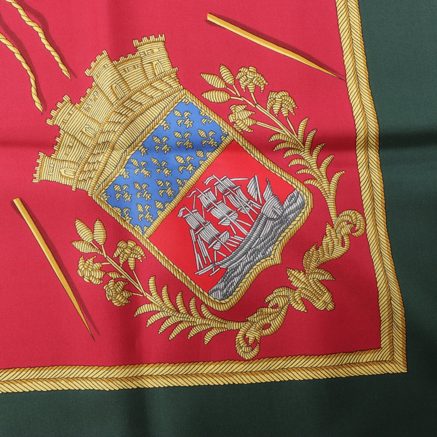 Hermès Carré 90 "FLVCTVAT NEC MERGITVR" 100% Silk Scarf in Green x Red