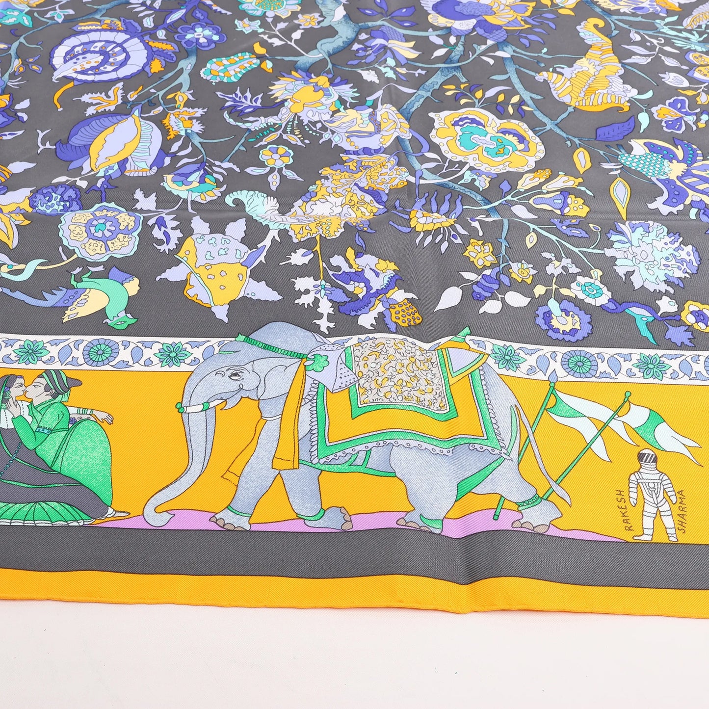 Hermès Carré 90 "Fantaisies Indiennes" Silk handkerchief in Navy Blue x Yellow