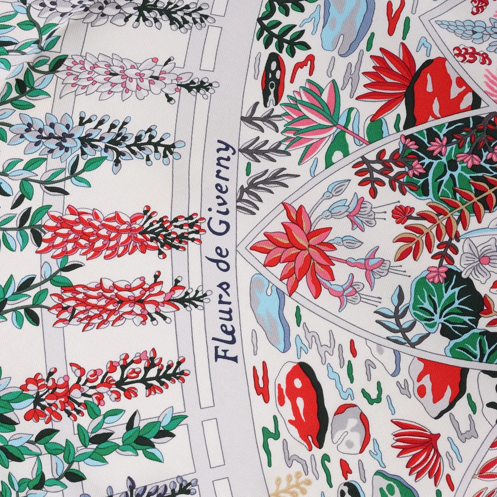 Hermès Carré 90 "Fleurs de Givern" Silk handkerchief in Gray x Red