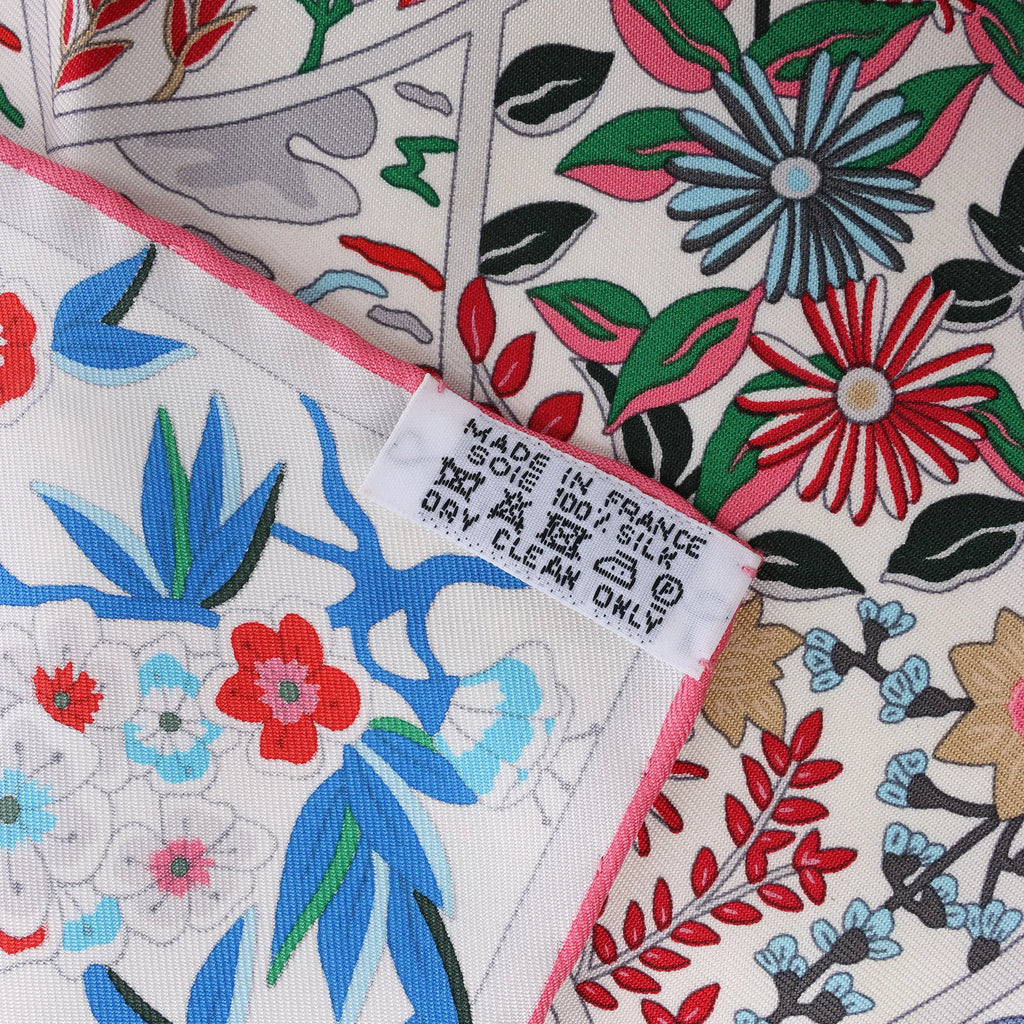 Hermès Carré 90 "Fleurs de Givern" Silk handkerchief in Gray x Red