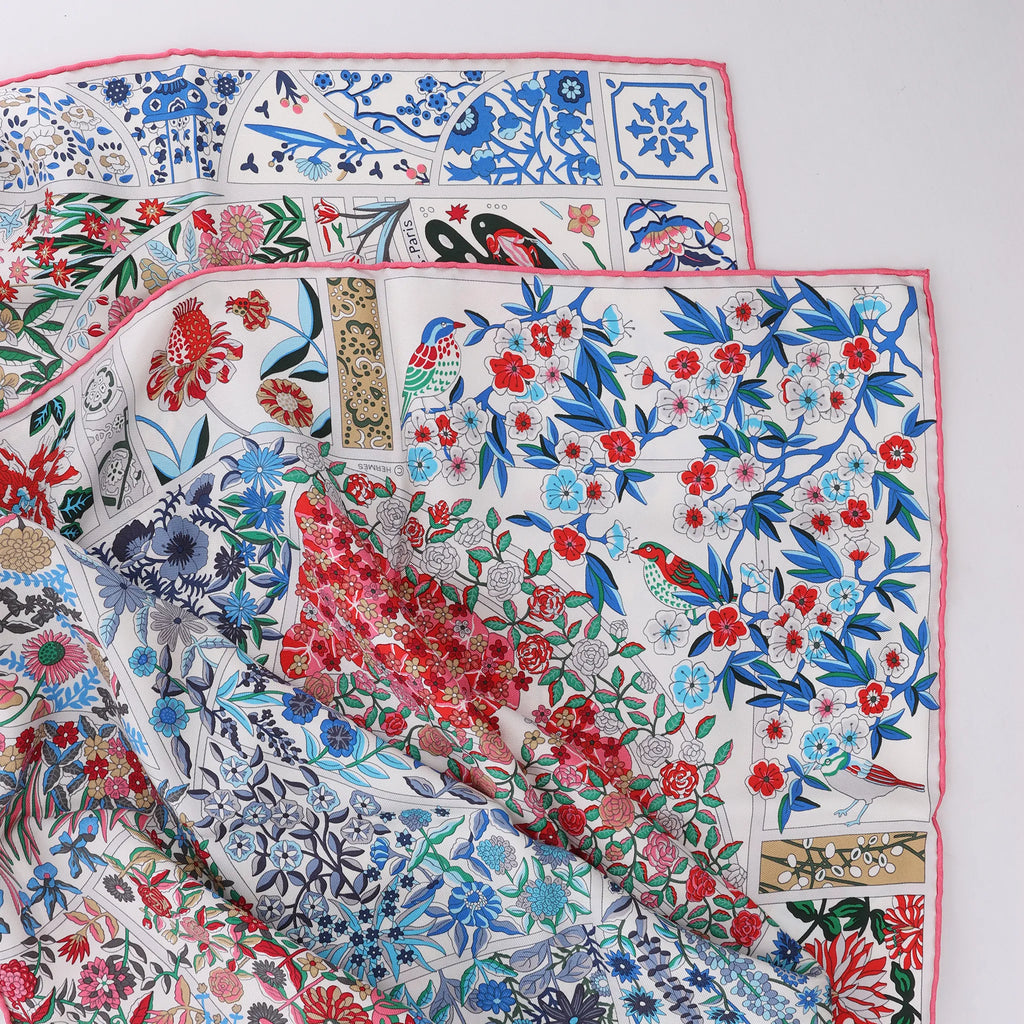 Hermès Carré 90 "Fleurs de Givern" Silk handkerchief in Gray x Red