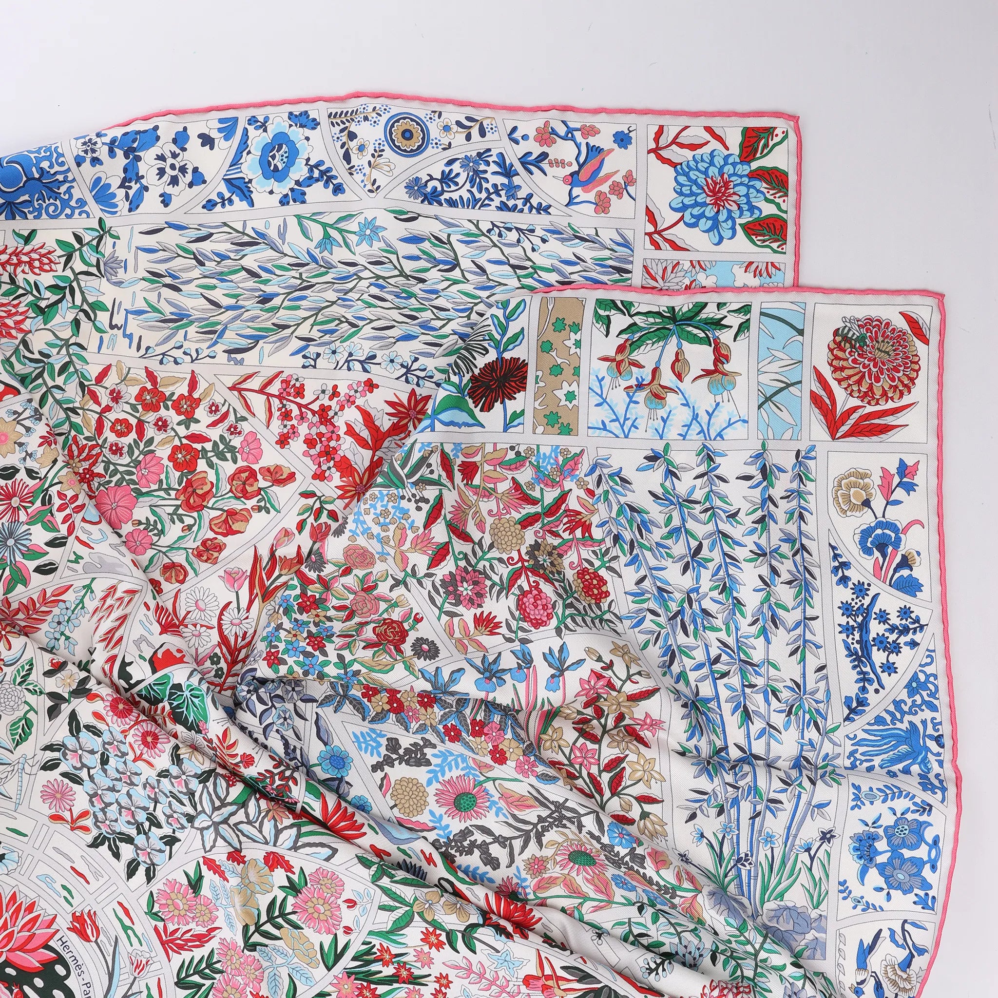 Hermès Carré 90 "Fleurs de Givern" Silk handkerchief in Gray x Red