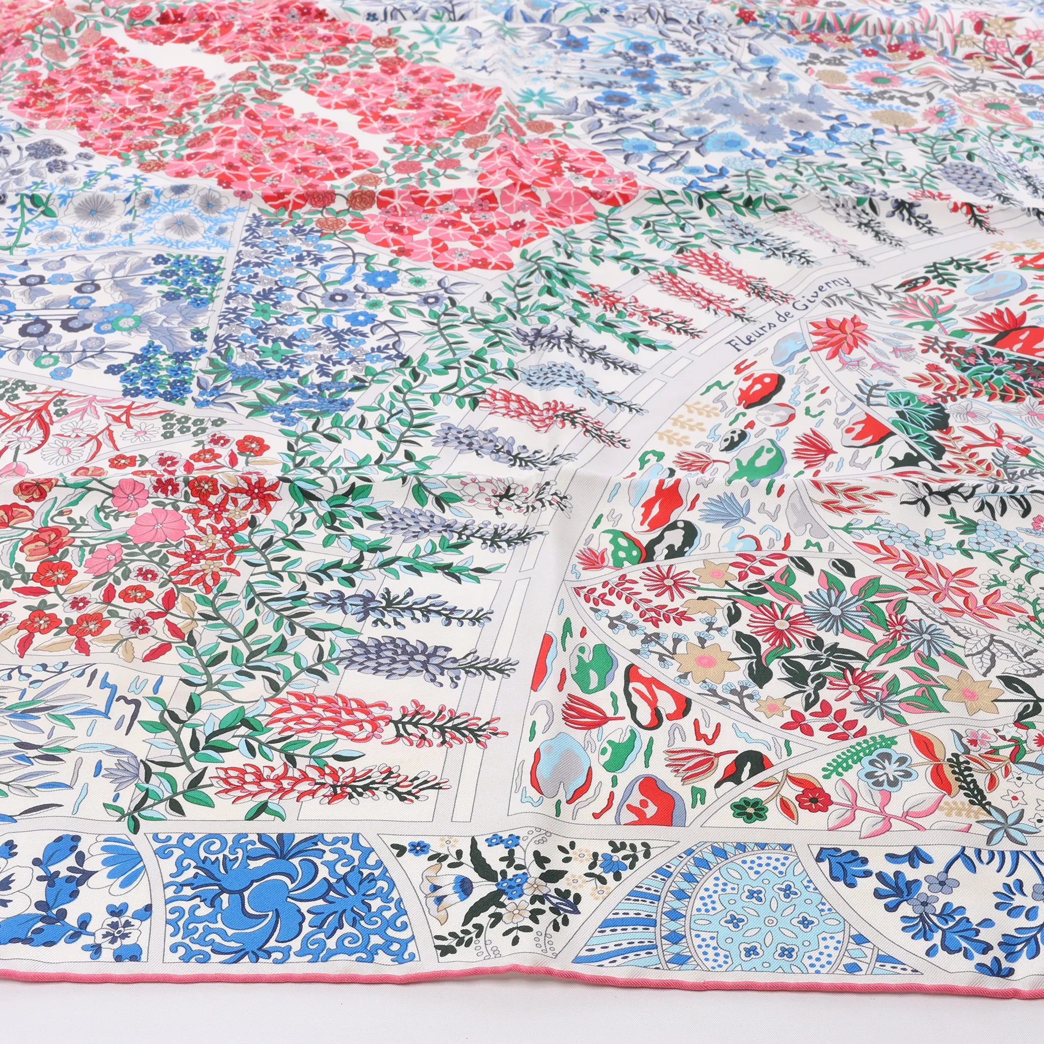 Hermès Carré 90 "Fleurs de Givern" Silk handkerchief in Gray x Red