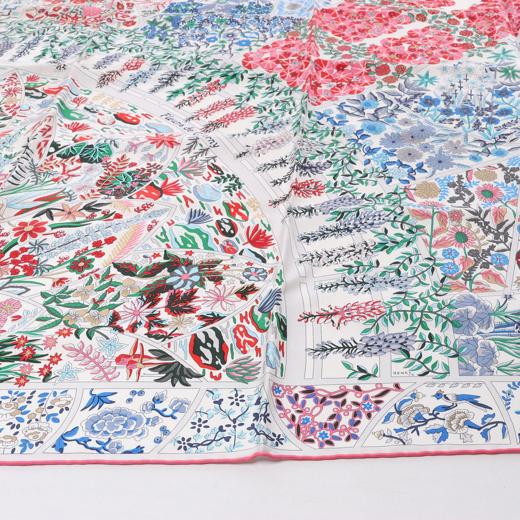 Hermès Carré 90 "Fleurs de Givern" Silk handkerchief in Gray x Red