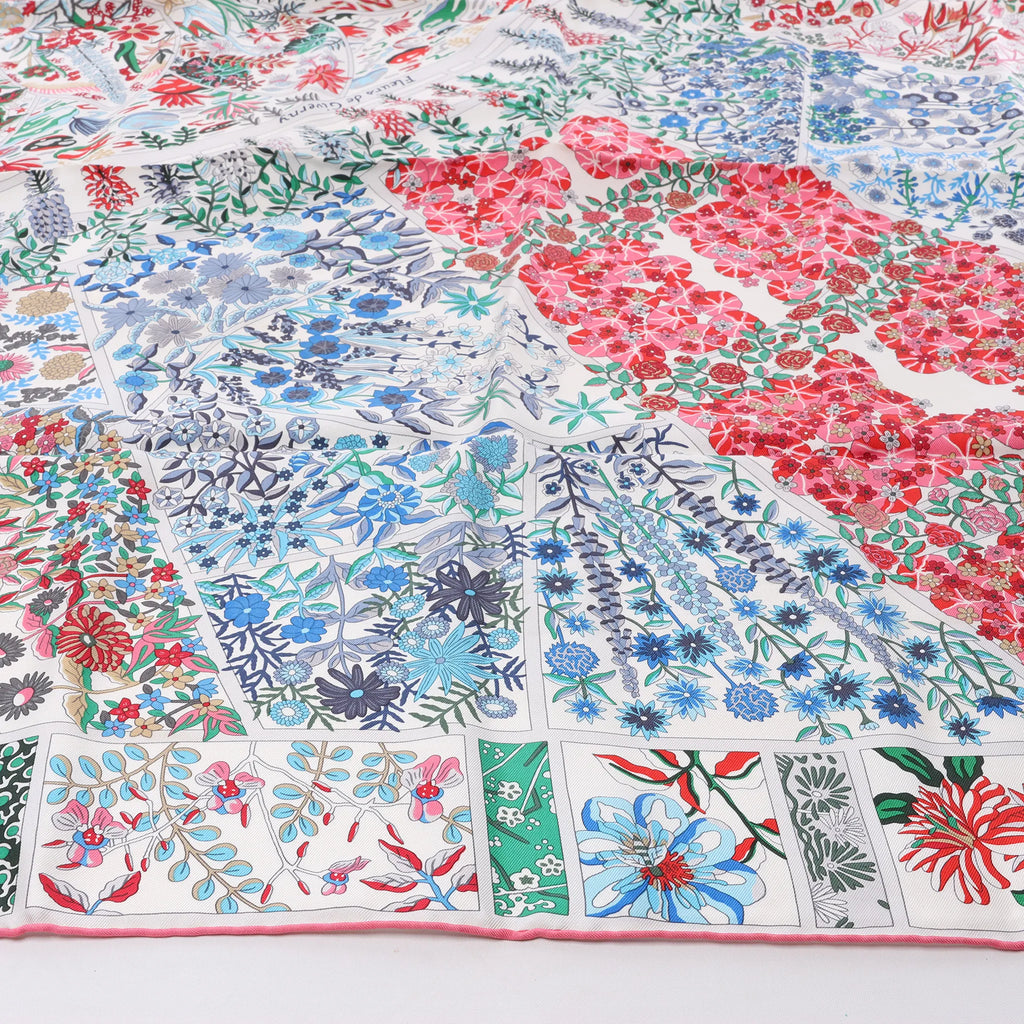 Hermès Carré 90 "Fleurs de Givern" Silk handkerchief in Gray x Red