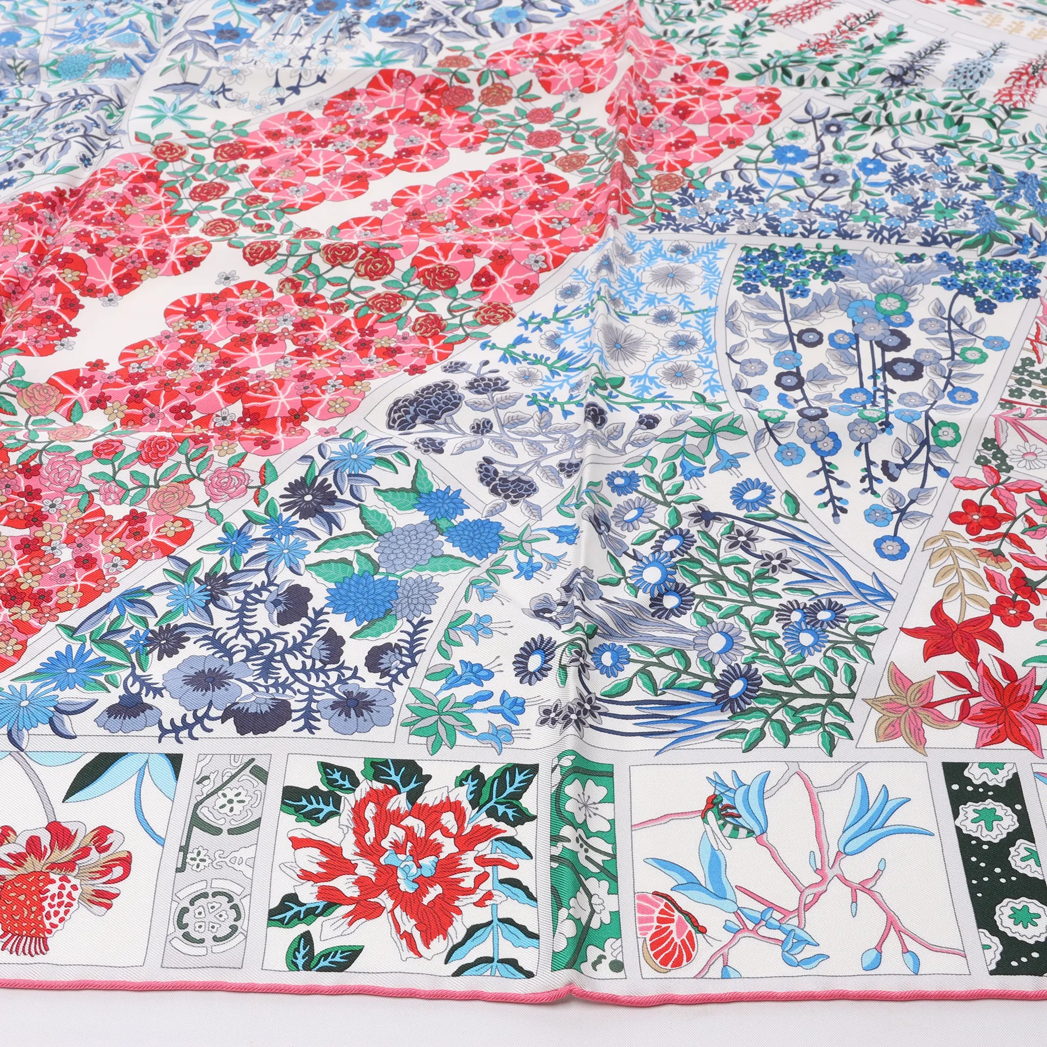 Hermès Carré 90 "Fleurs de Givern" Silk handkerchief in Gray x Red