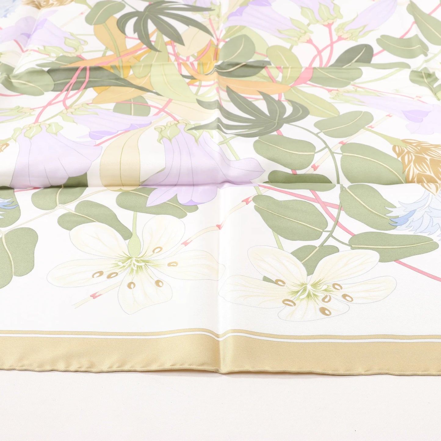 Hermès Carré 90 „Flora Graeca“ Seidentaschentuch in Beige