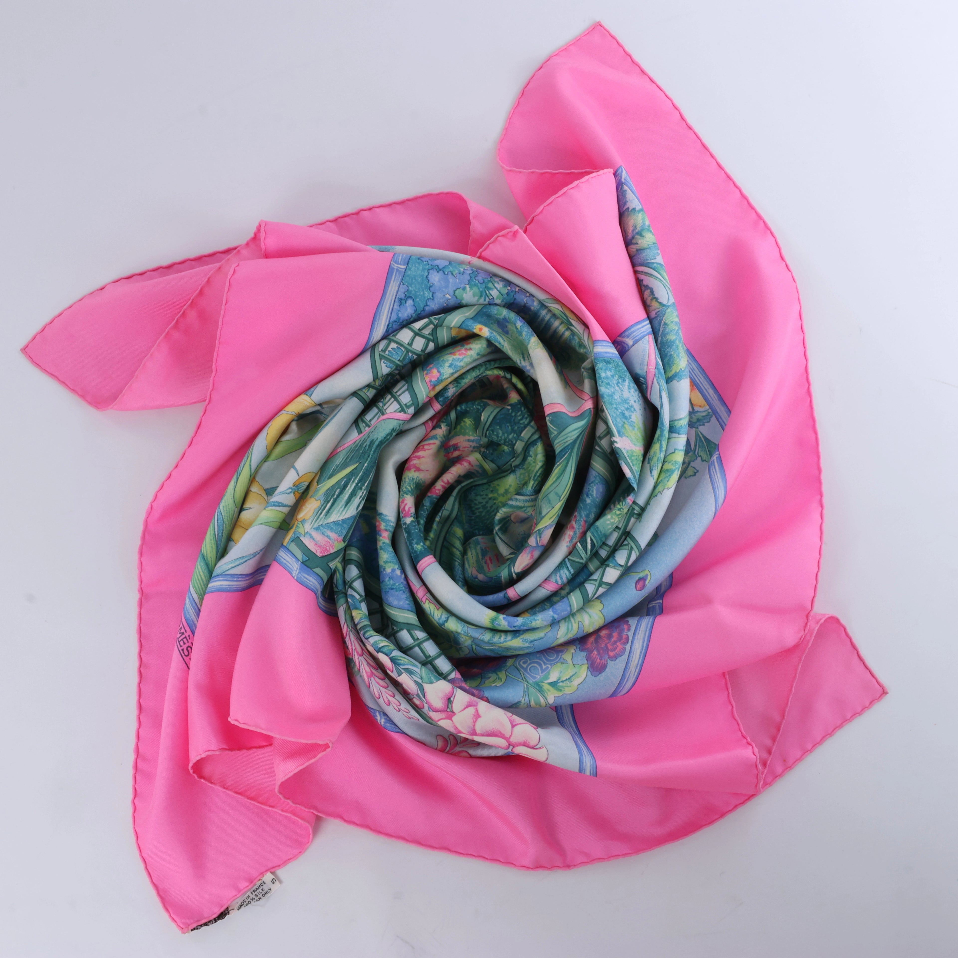 Hermès Carré 90 "GIVERNY" Silk handkerchief in Pink