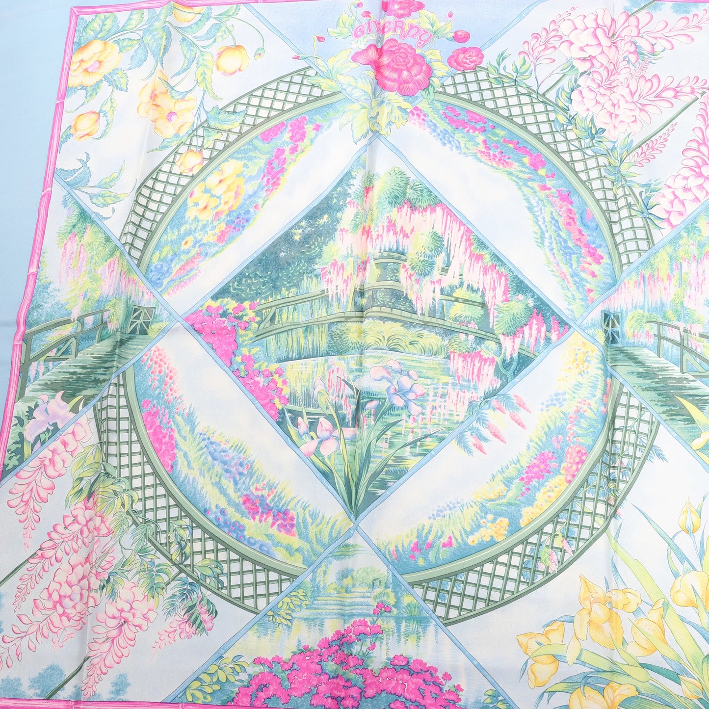 Mouchoir en soie Hermès Carré 90 « GIVERny » bleu clair