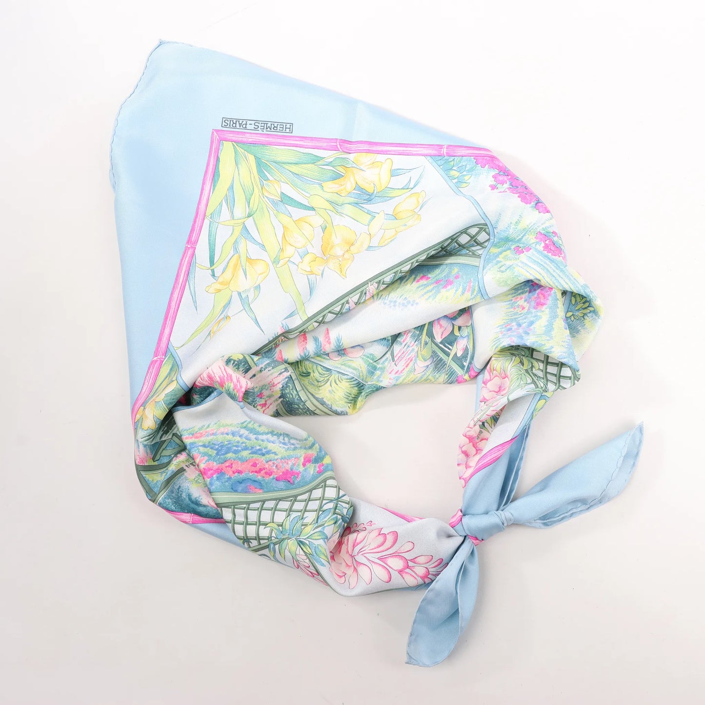 Mouchoir en soie Hermès Carré 90 « GIVERny » bleu clair