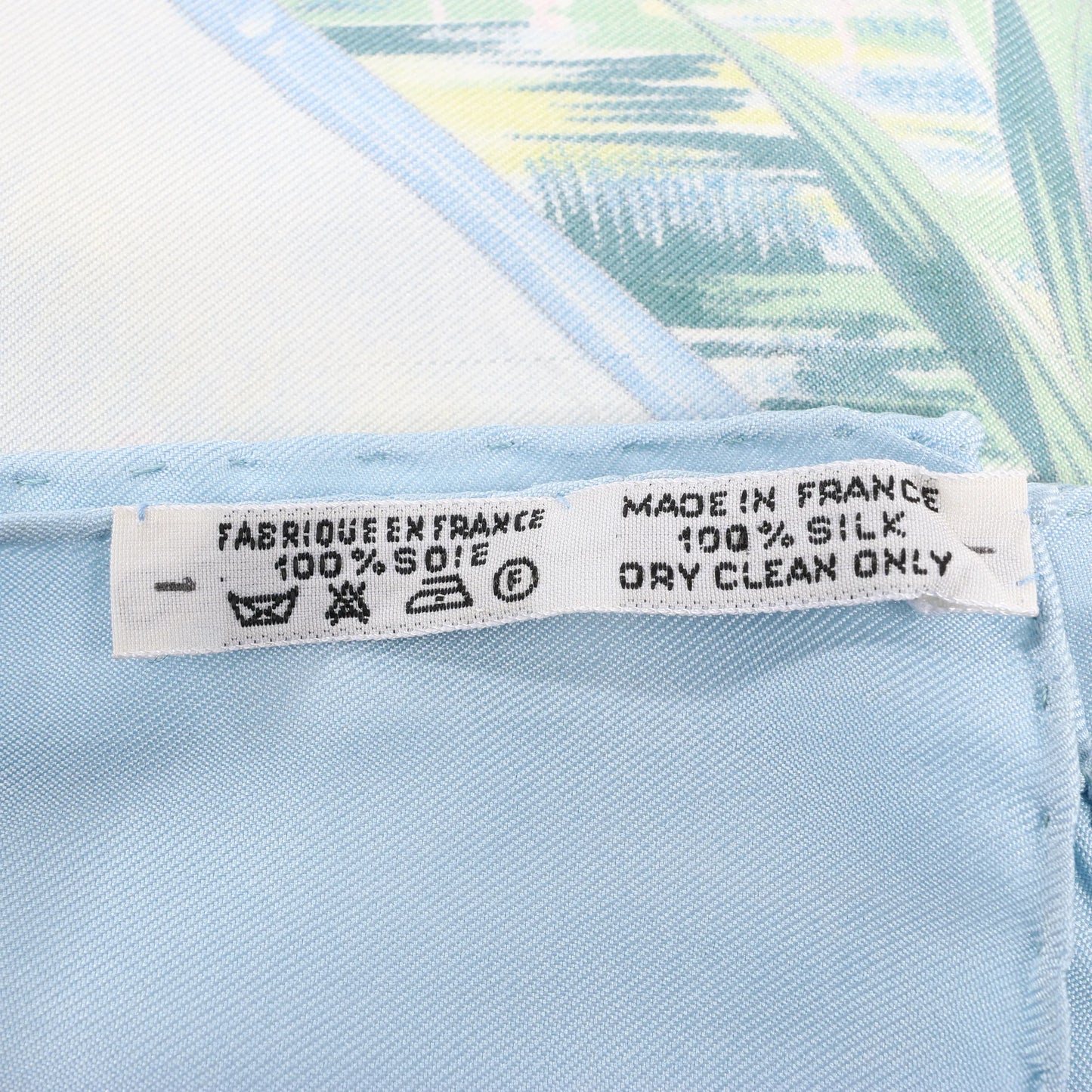 Mouchoir en soie Hermès Carré 90 « GIVERny » bleu clair