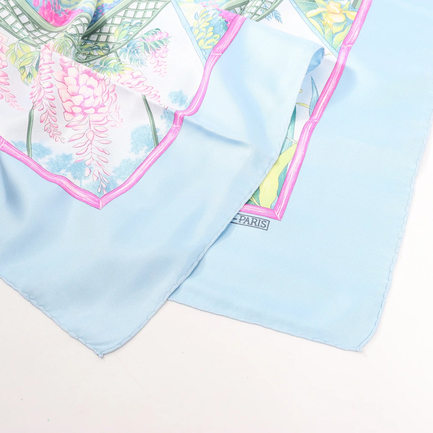 Mouchoir en soie Hermès Carré 90 « GIVERny » bleu clair