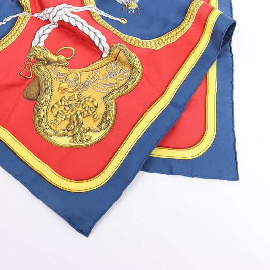 Carré Hermès Carré 90 « GRAND APPARAT » 100 % soie, bleu marine x rouge