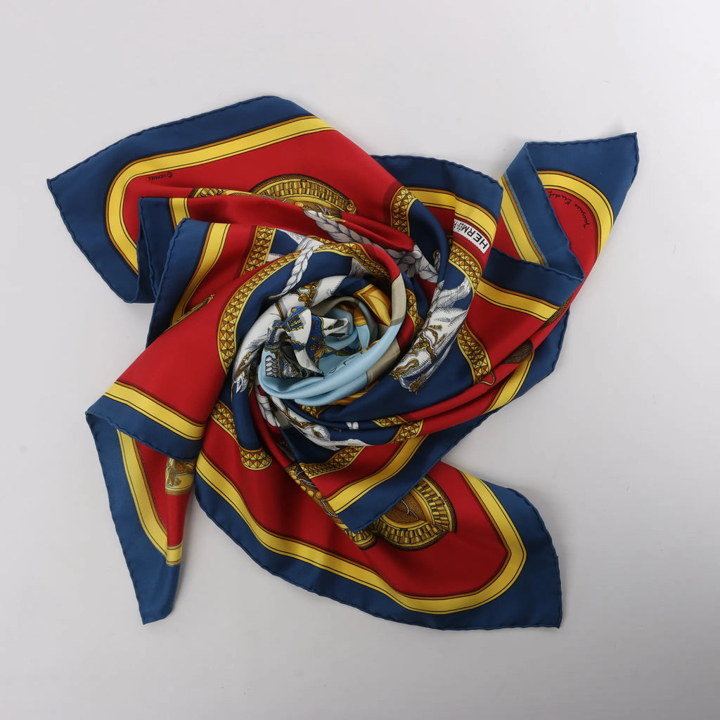 Hermès Carré 90 "GRAND APPARAT" Silk handkerchief in Navy Blue x Red