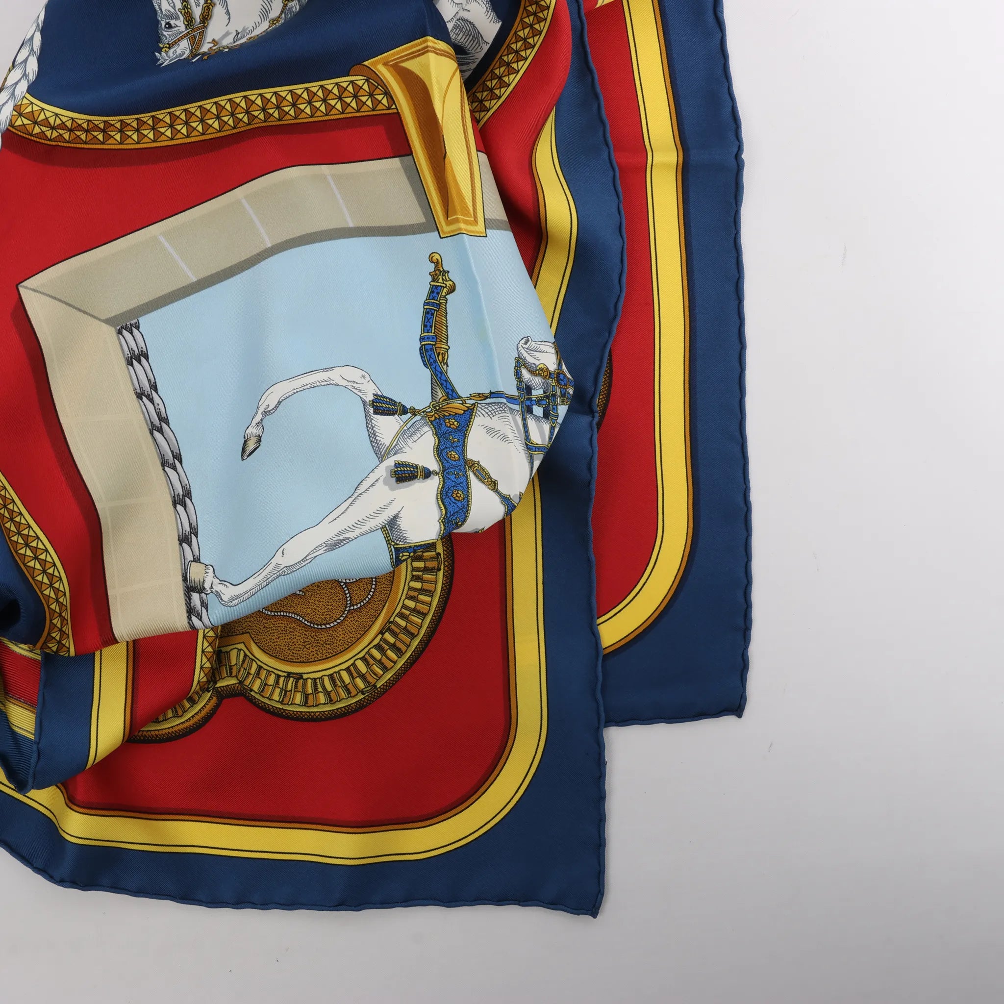 Hermès Carré 90 "GRAND APPARAT" Silk handkerchief in Navy Blue x Red
