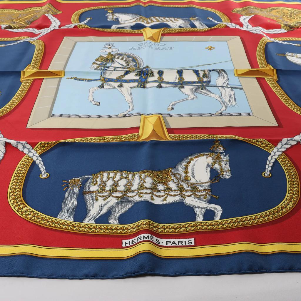 Hermès Carré 90 "GRAND APPARAT" Silk handkerchief in Navy Blue x Red