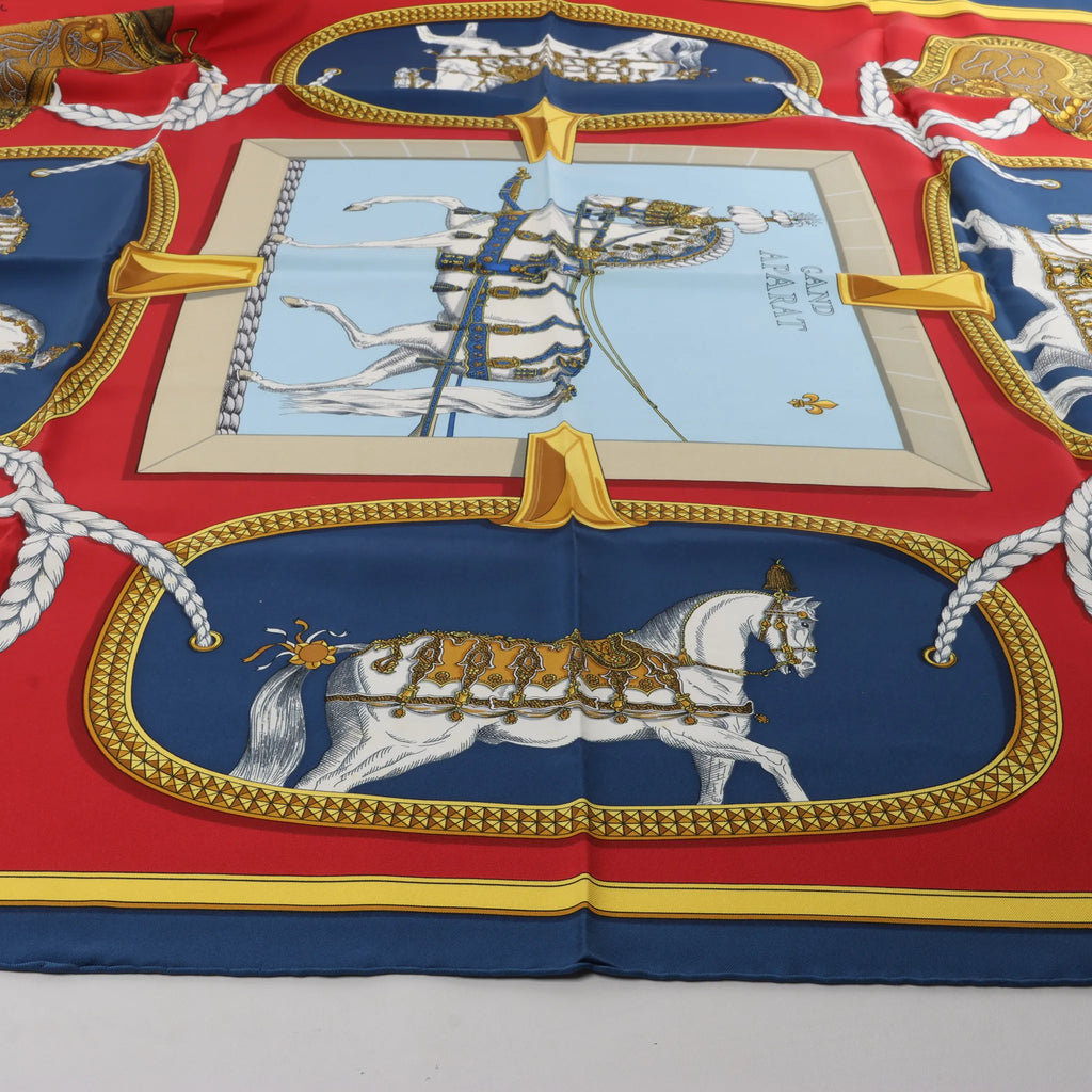 Hermès Carré 90 "GRAND APPARAT" Silk handkerchief in Navy Blue x Red