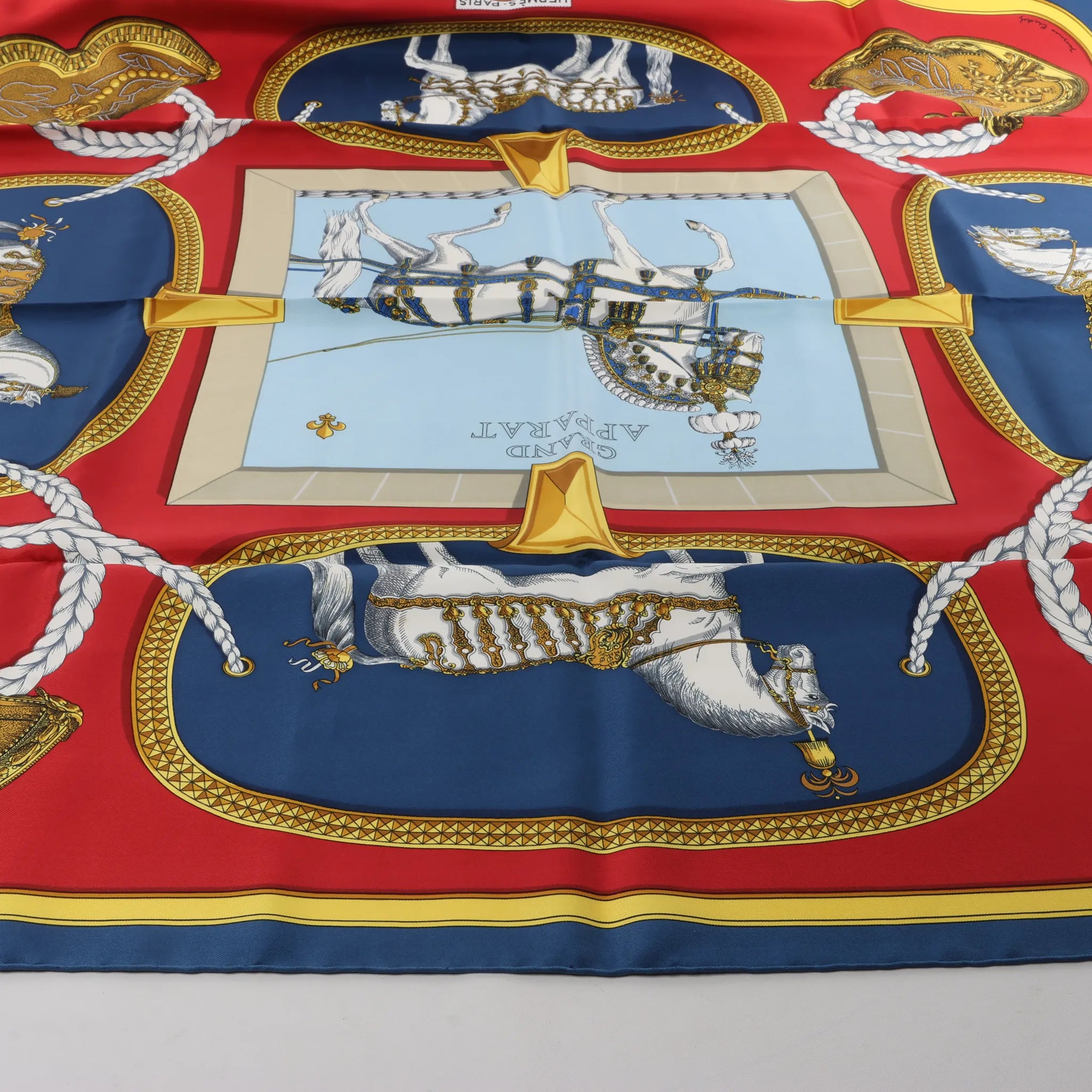 Hermès Carré 90 "GRAND APPARAT" Silk handkerchief in Navy Blue x Red