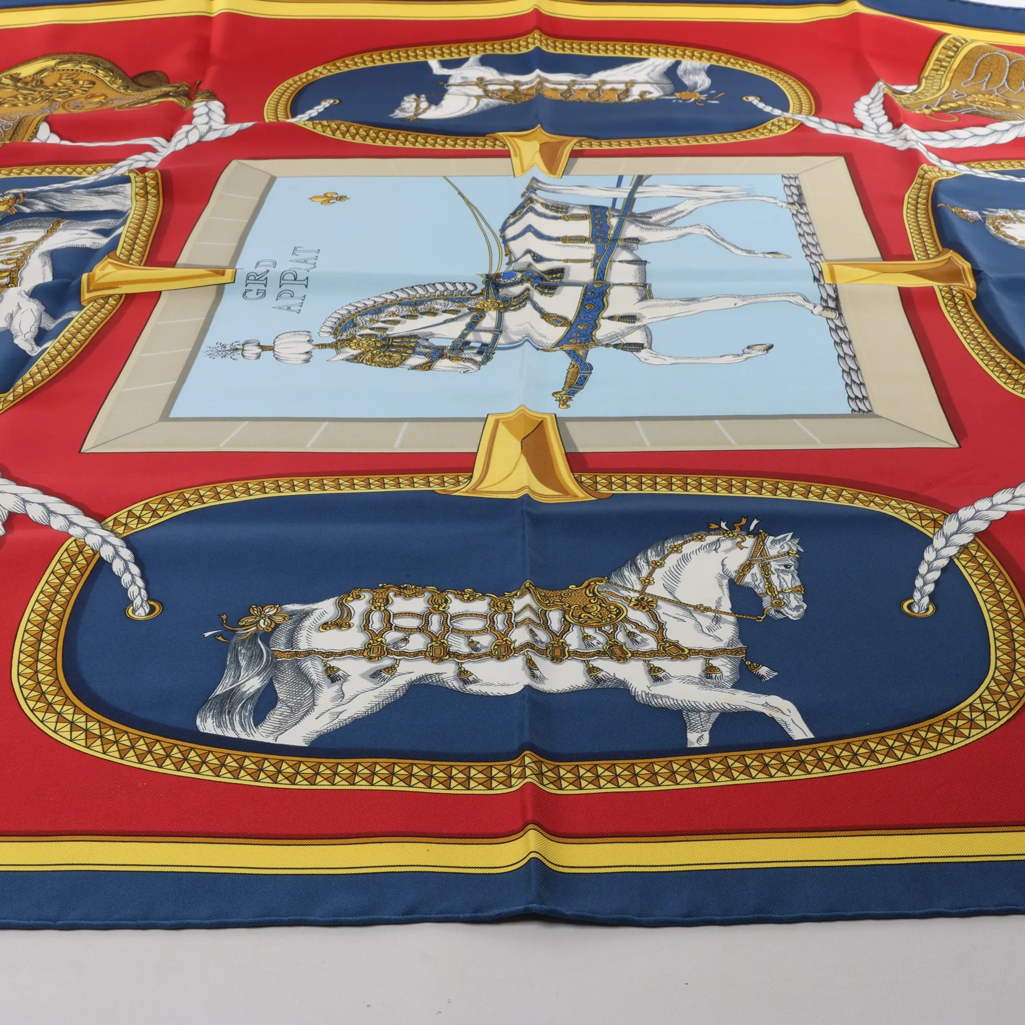 Hermès Carré 90 "GRAND APPARAT" Silk handkerchief in Navy Blue x Red