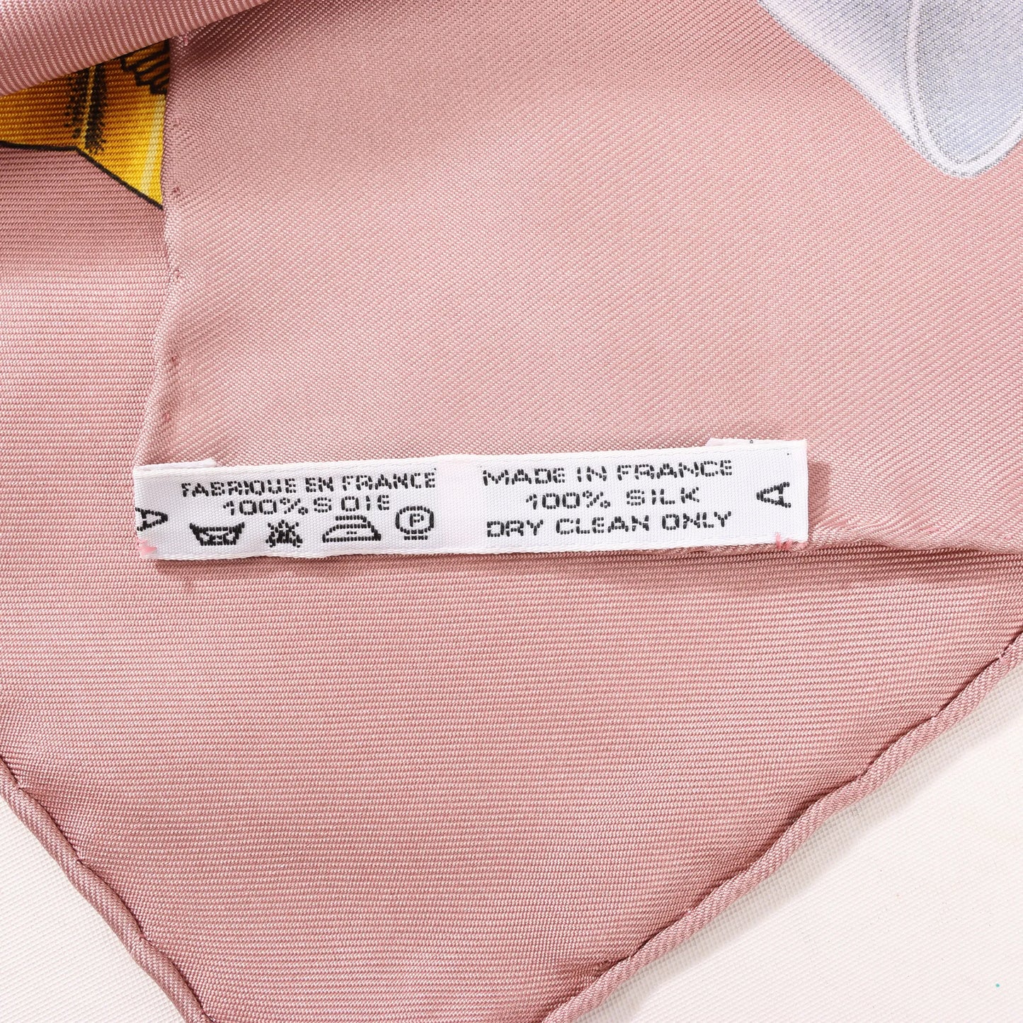 Hermès Carré 90 "GRAND MANEGE" Silk handkerchief in Pink x Green