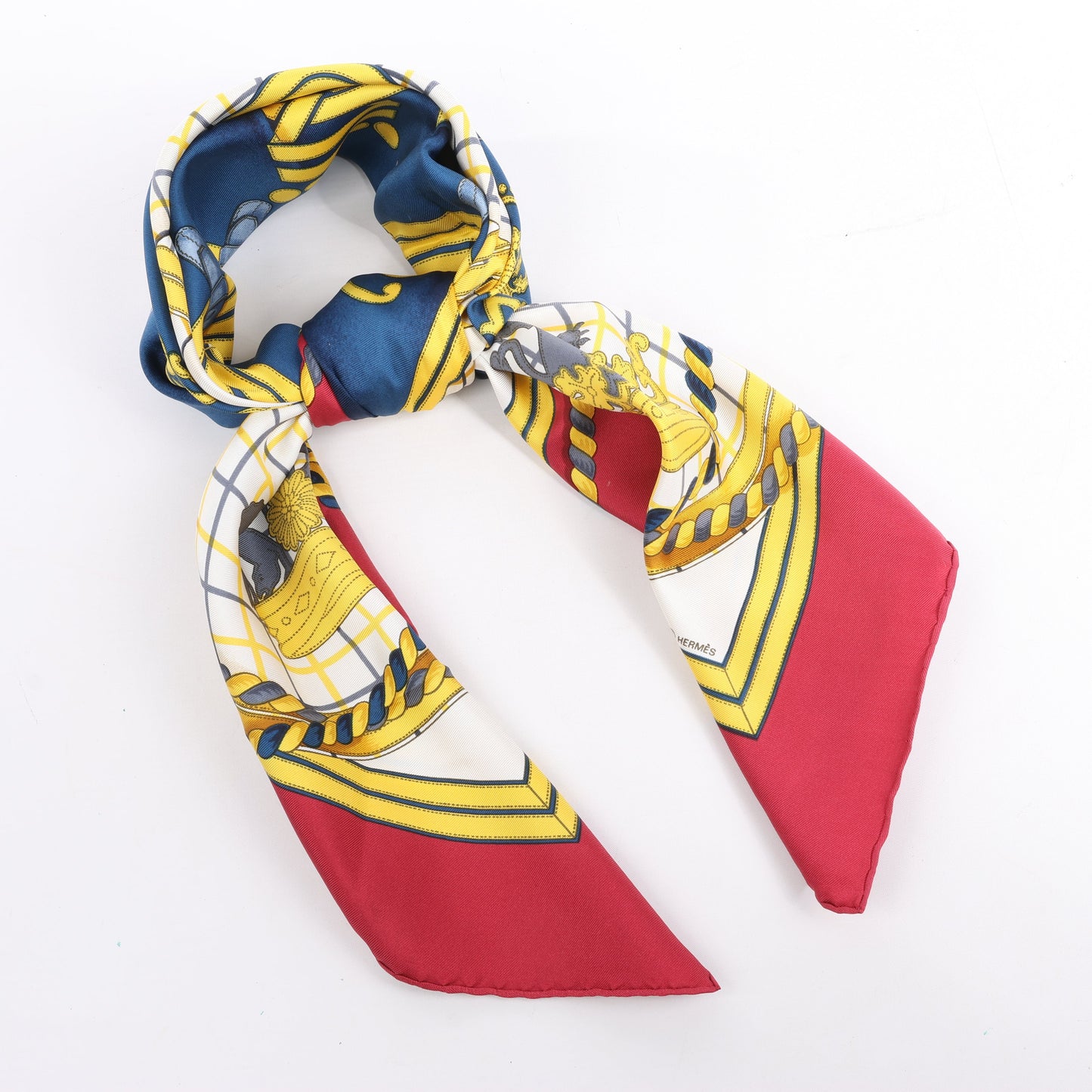 Hermès Carré 90 "GRANDE TENUE" Silk handkerchief in Burgundy