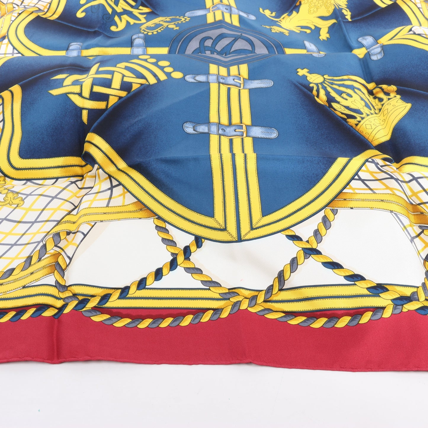 Hermès Carré 90 "GRANDE TENUE" Silk handkerchief in Burgundy