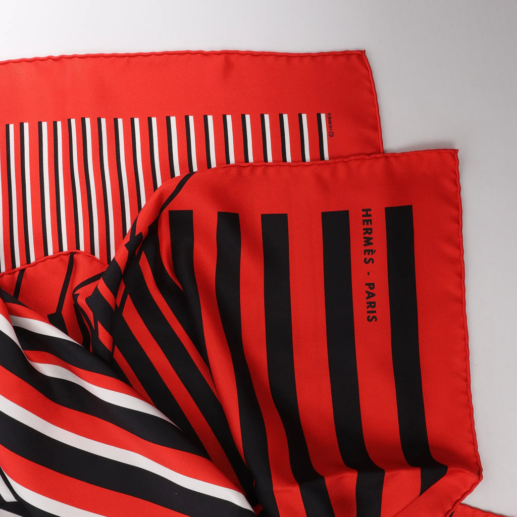 Hermès Carré 90 "H AU GALOP" Silk handkerchief in Red x Black