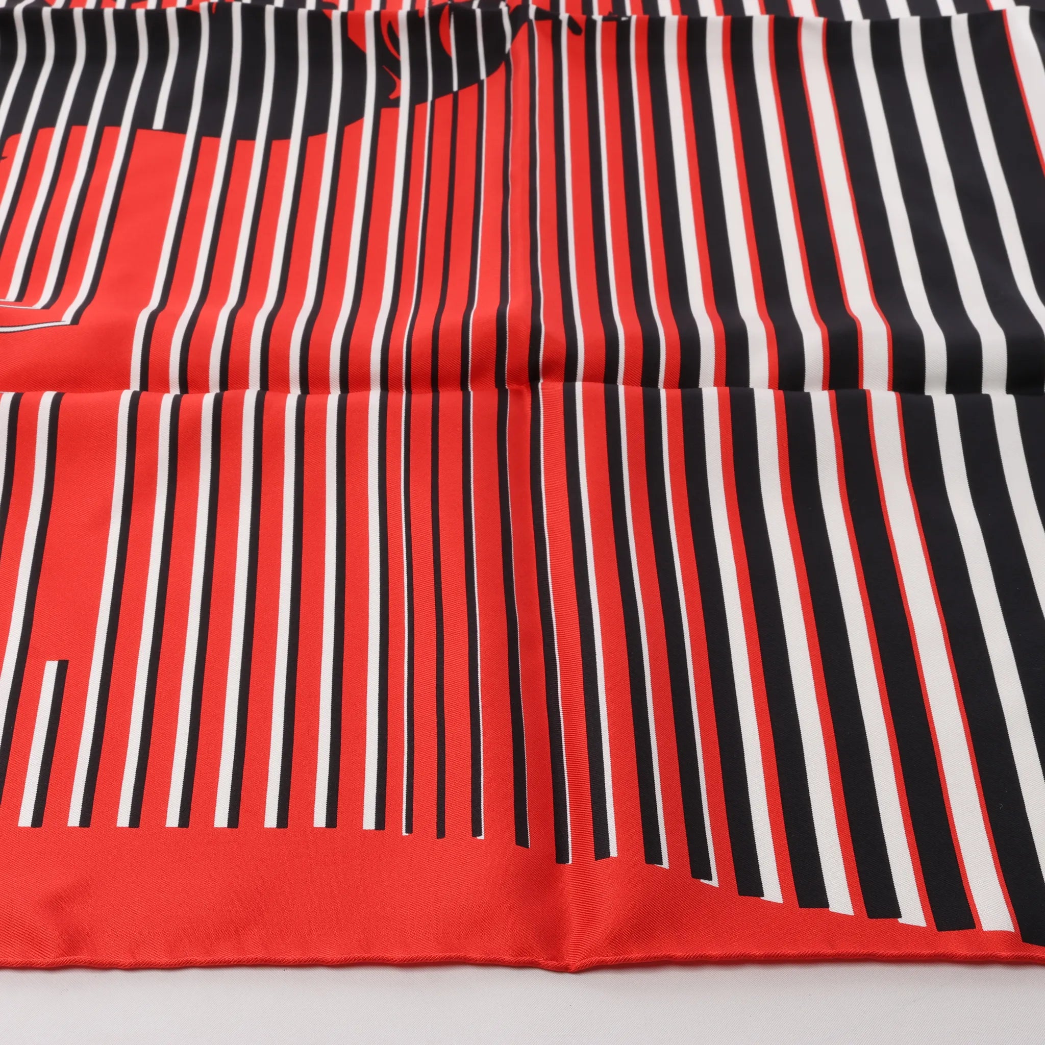 Hermès Carré 90 "H AU GALOP" Silk handkerchief in Red x Black