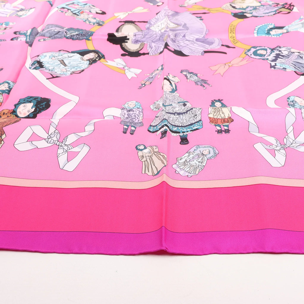 Hermès Carré 90 "HELLO DOLLY" Silk handkerchief in Pink