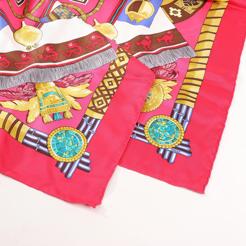 Hermès Carré 90 "HUACA PIRU" Silk handkerchief in Pink