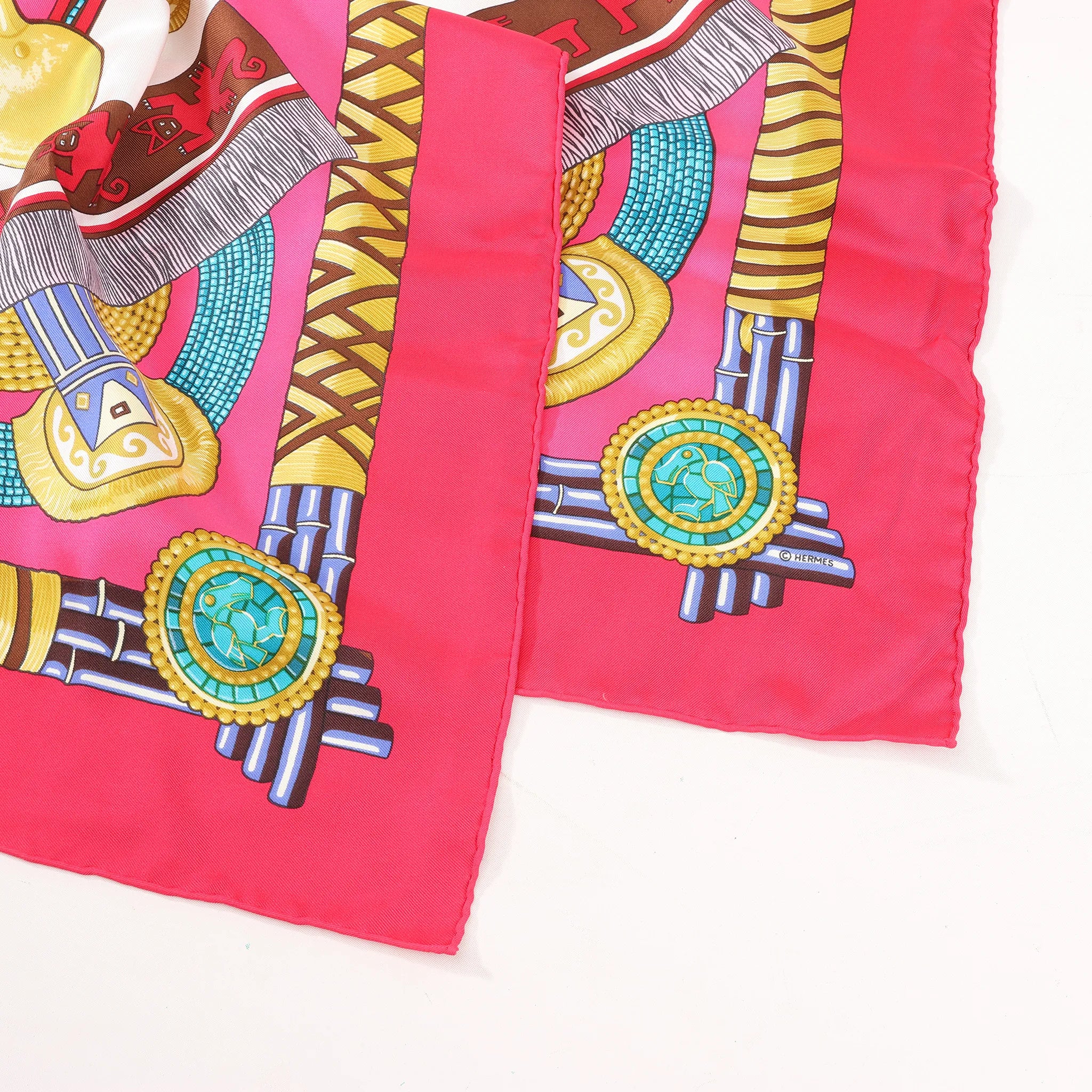 Hermès Carré 90 "HUACA PIRU" Silk handkerchief in Pink