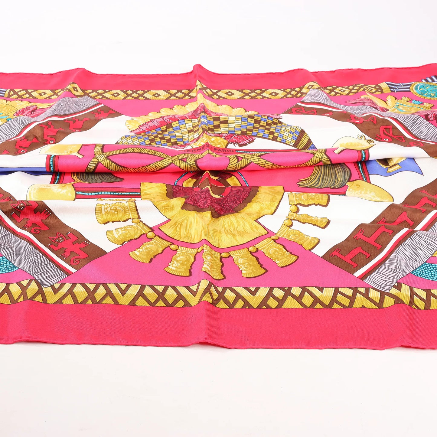 Hermès Carré 90 "HUACA PIRU" Silk handkerchief in Pink
