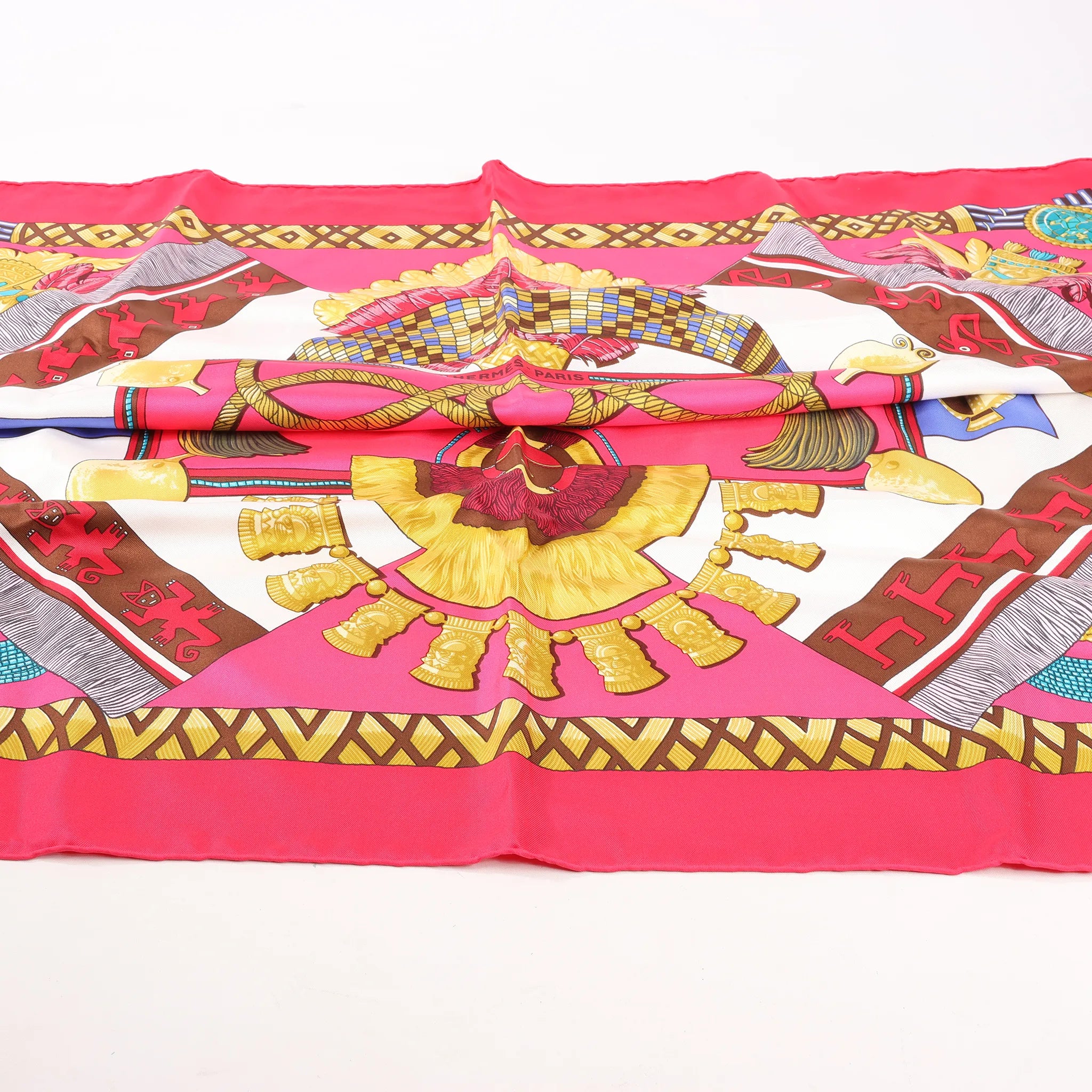 Hermès Carré 90 "HUACA PIRU" Silk handkerchief in Pink