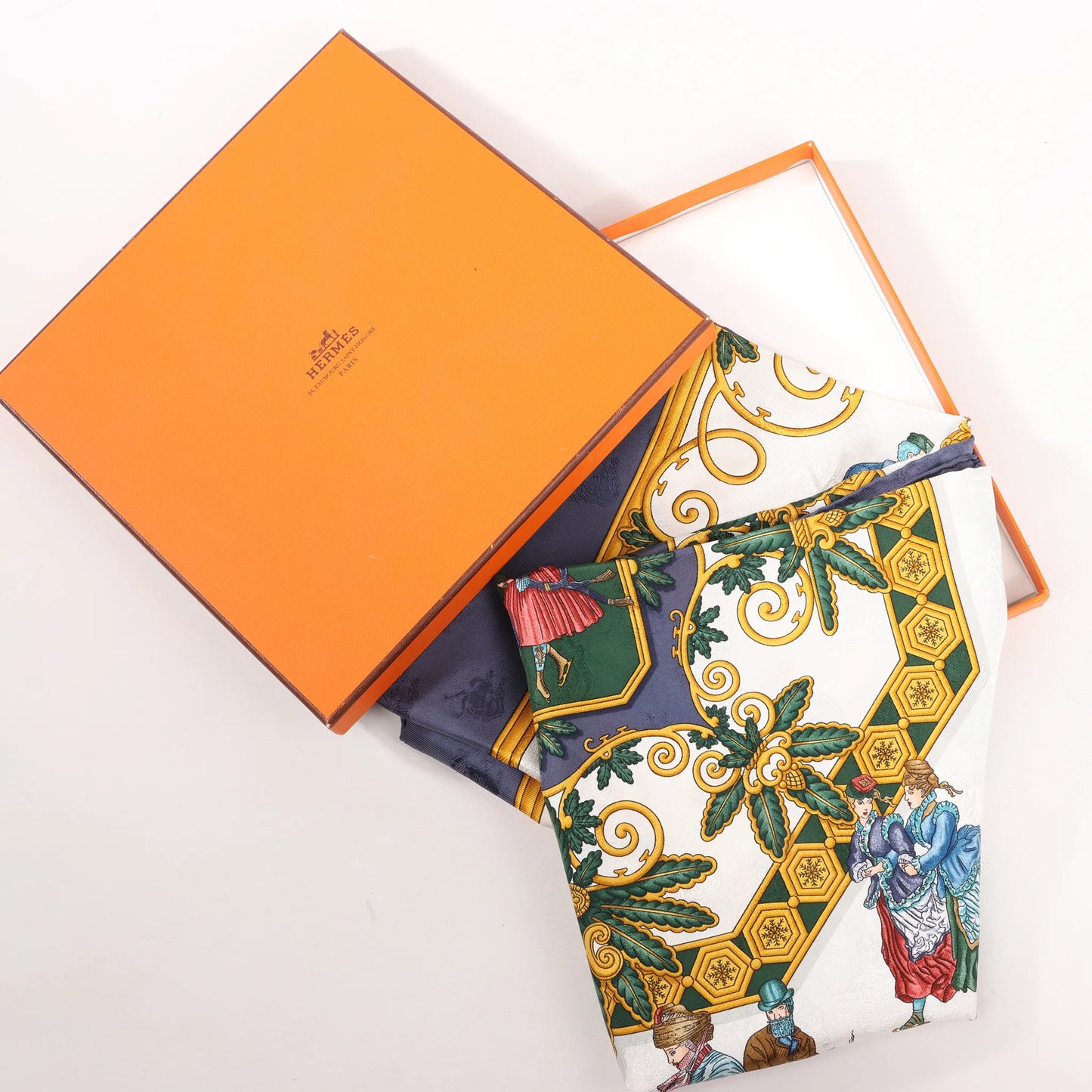 Hermès Carré 90 „Joies d'Hiver“ Seidentaschentuch in Marineblau