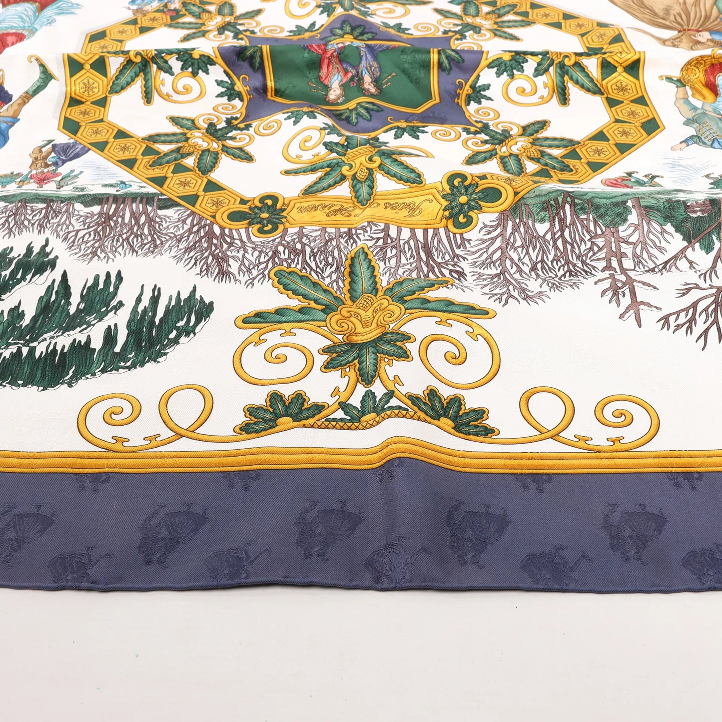 Hermès Carré 90 „Joies d'Hiver“ Seidentaschentuch in Marineblau