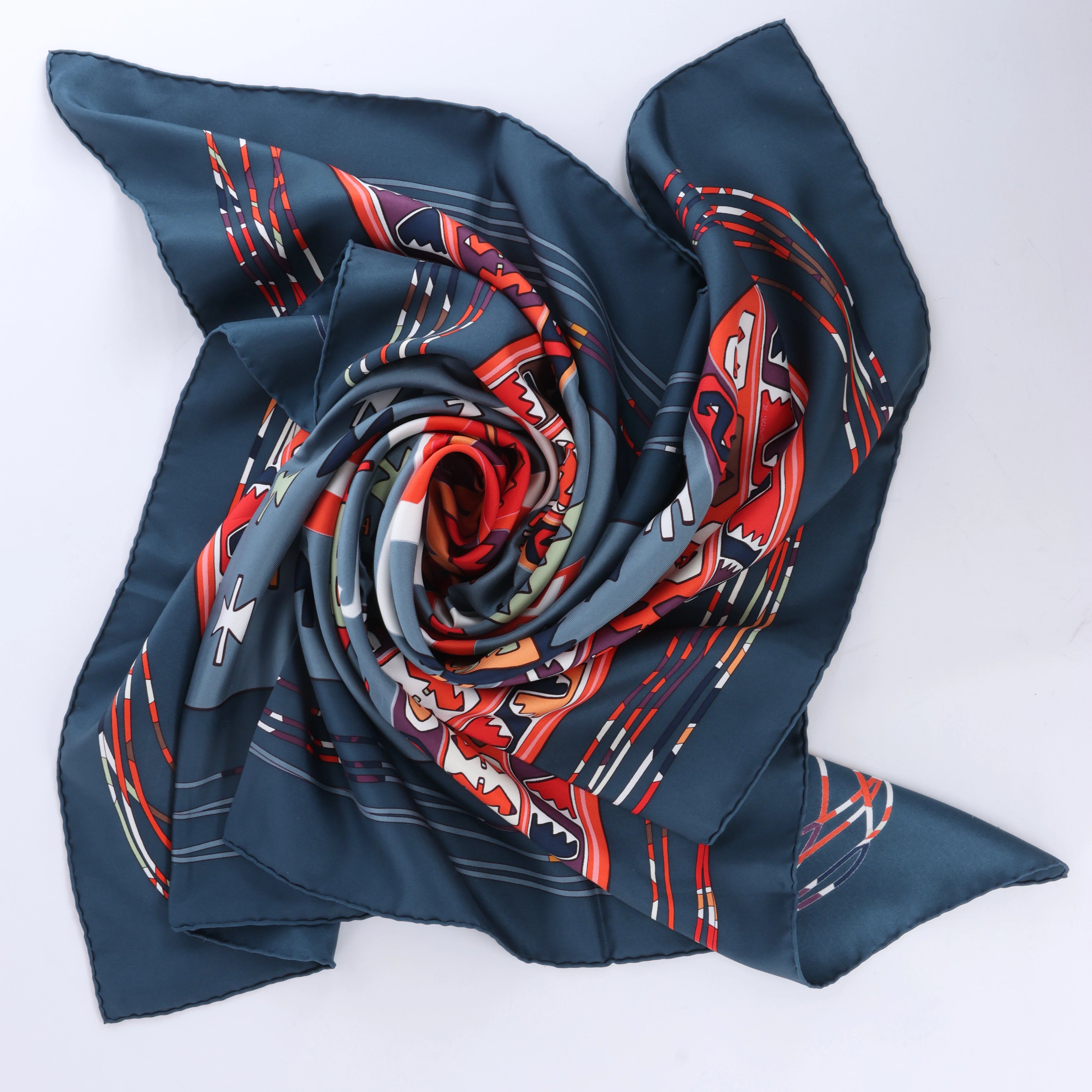 Hermès Carré 90 "KILIM" Silk handkerchief in Gray x Red