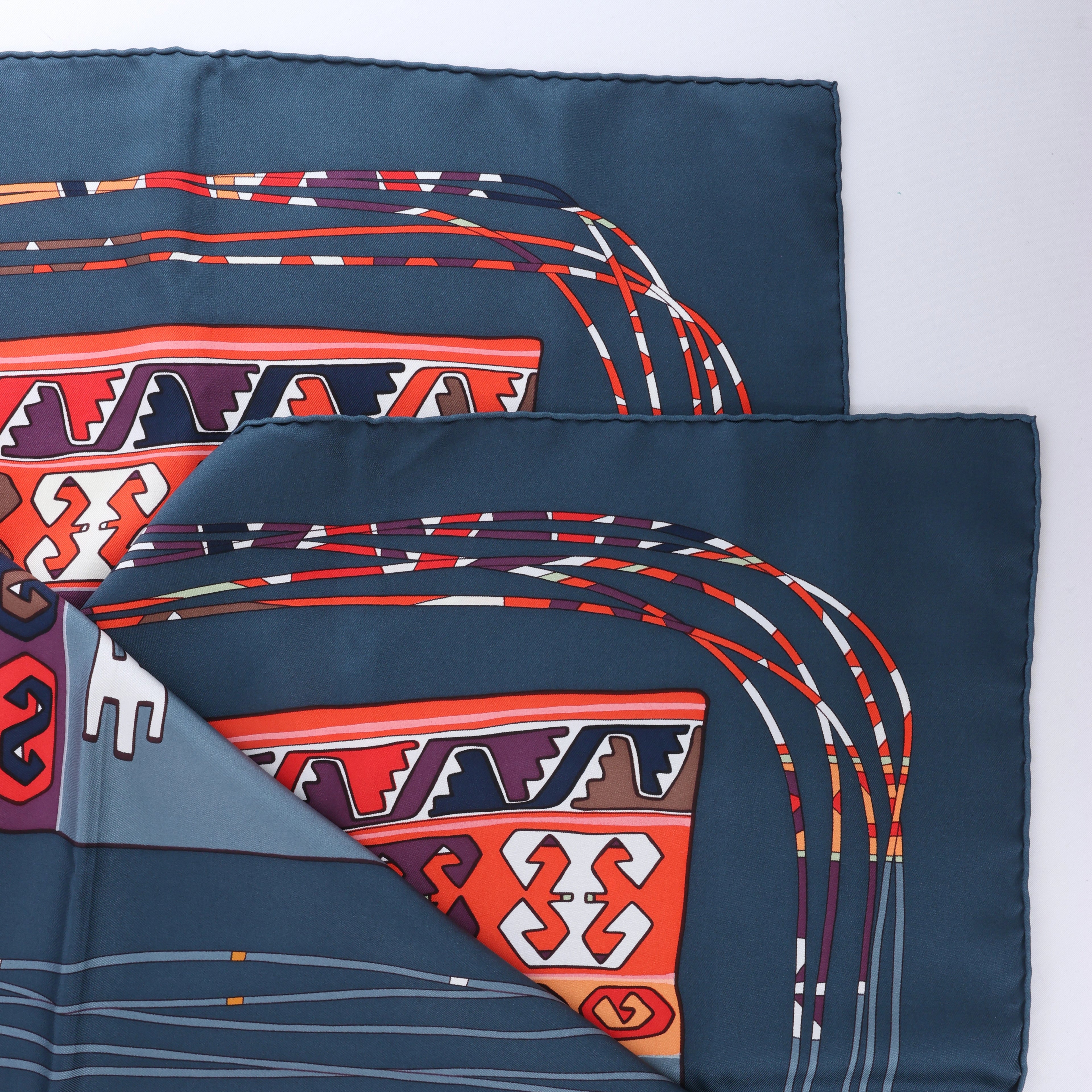 Hermès Carré 90 "KILIM" Silk handkerchief in Gray x Red