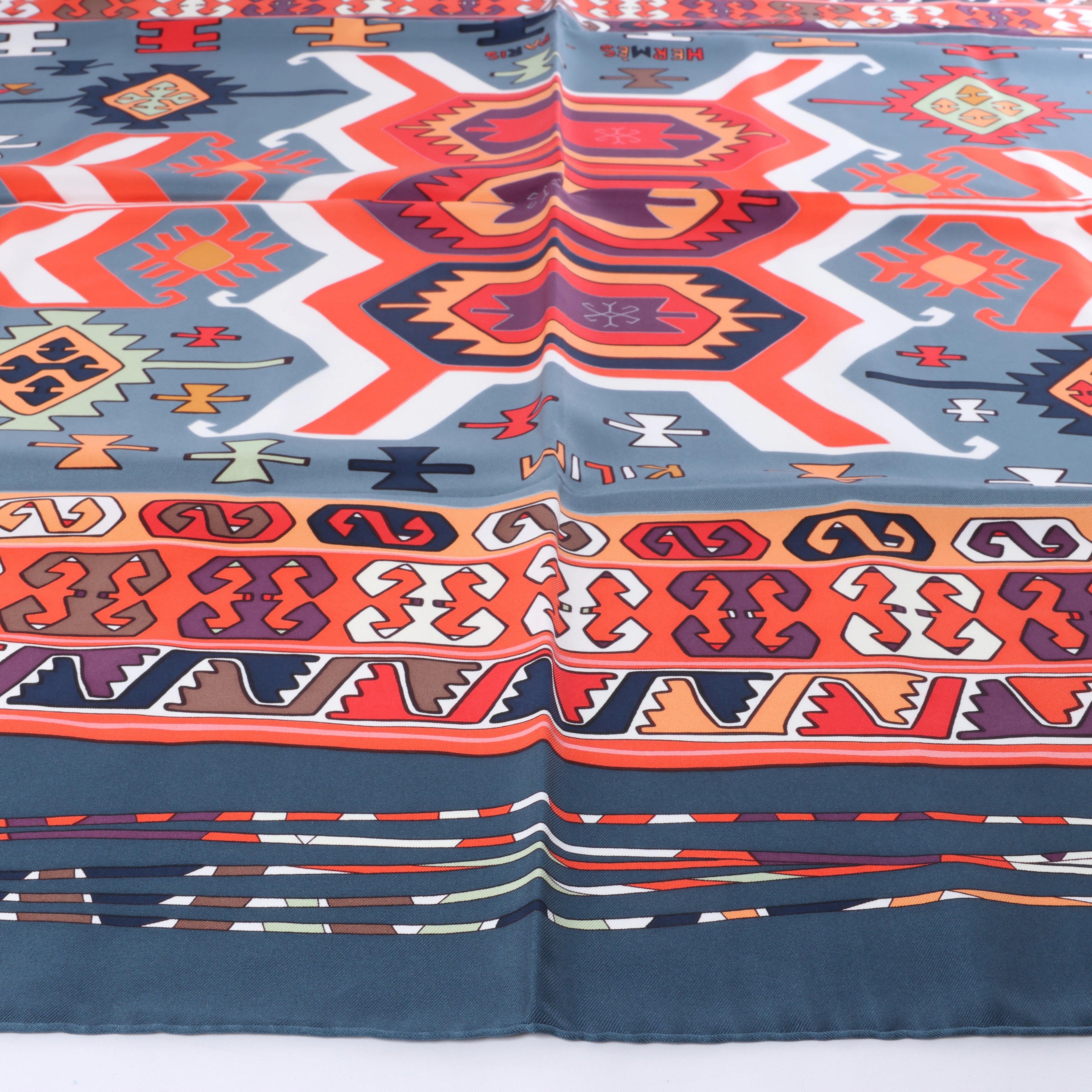 Hermès Carré 90 "KILIM" Silk handkerchief in Gray x Red