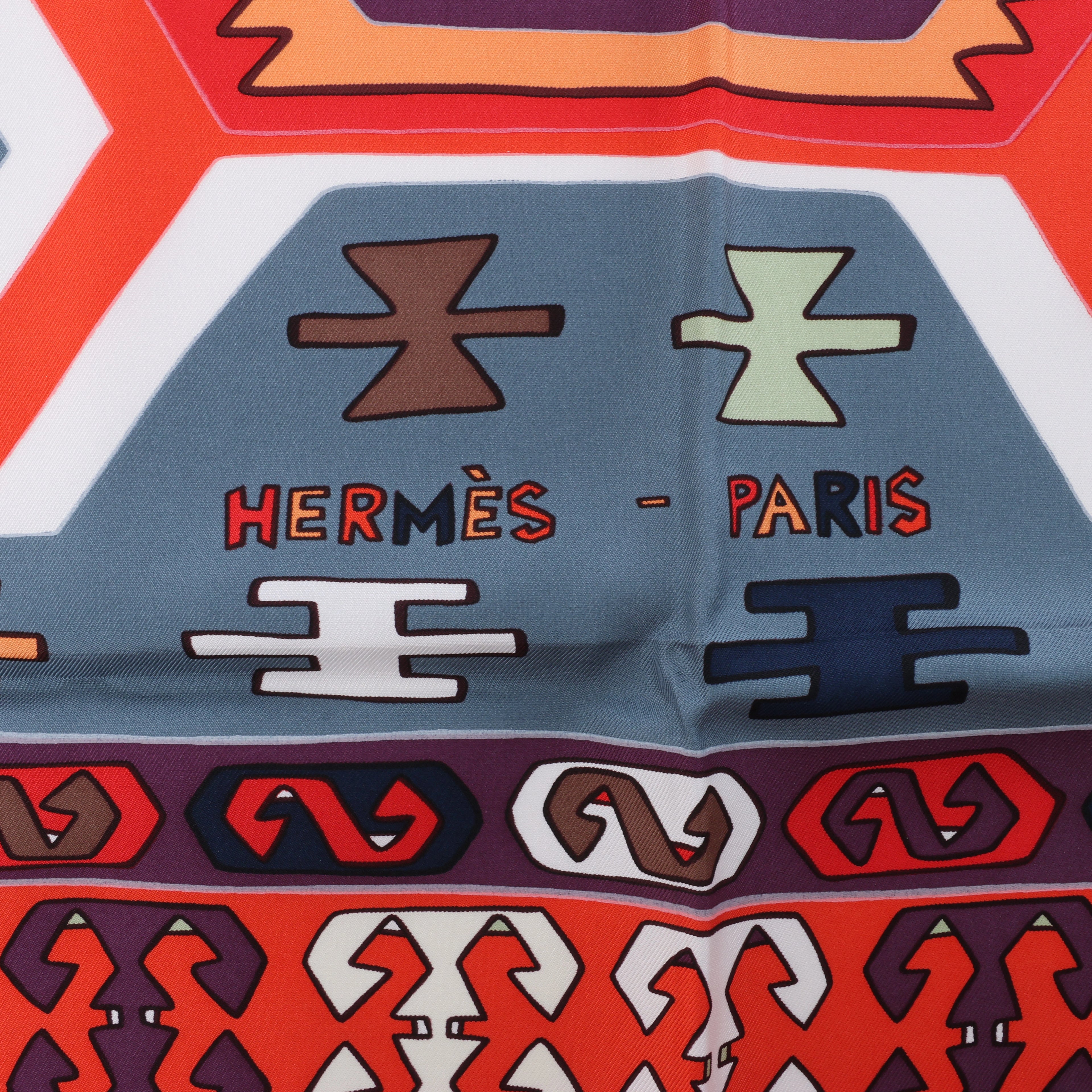 Hermès Carré 90 "KILIM" Silk handkerchief in Gray x Red