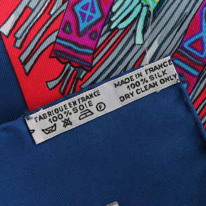 Hermès Carré 90 „Cuirs Du Desert“ Seidentaschentuch in Marineblau x Rot