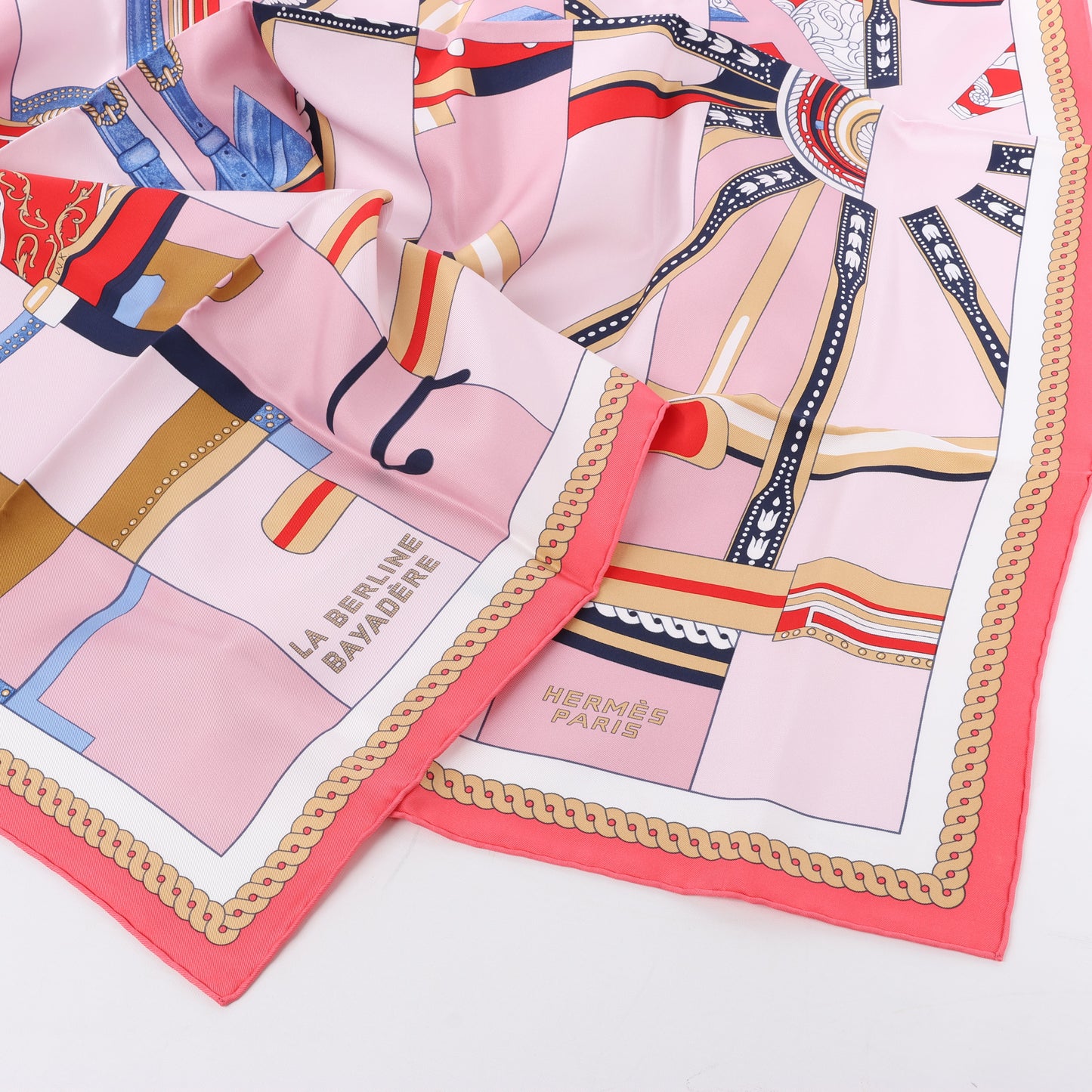 Hermès Carré 90 "LA BERLINE BAYADERE" Foulard 100% Soie en Rose