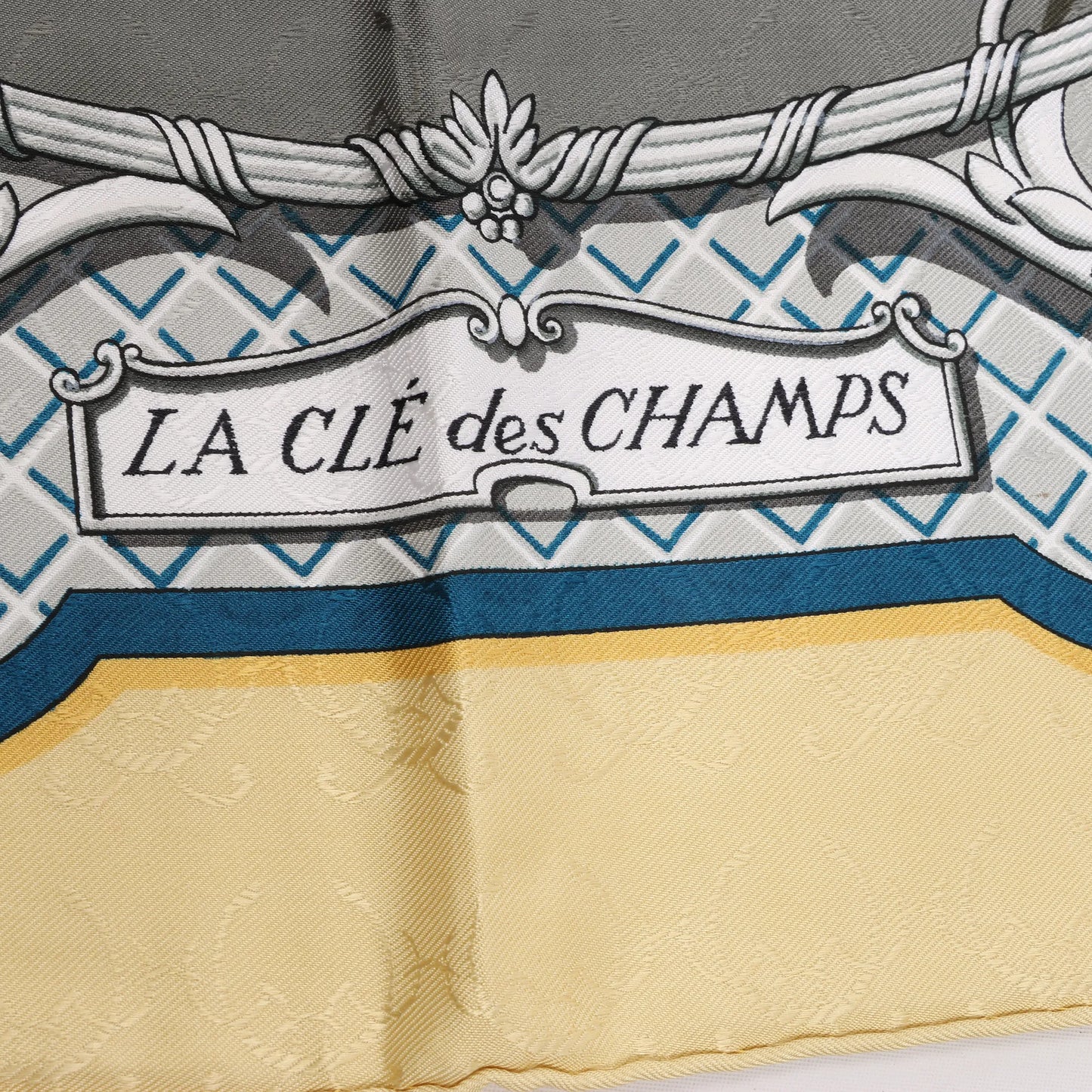 Hermès Carré 90 "LA CLE des CHAMPS" Silk handkerchief in Beige