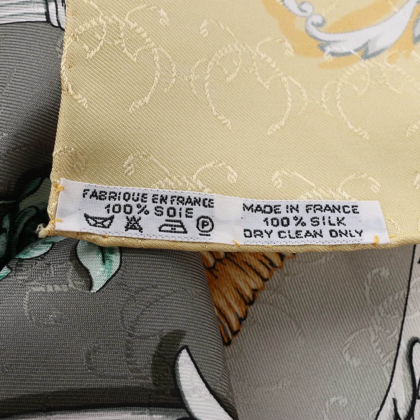 Hermès Carré 90 "LA CLE des CHAMPS" Silk handkerchief in Beige
