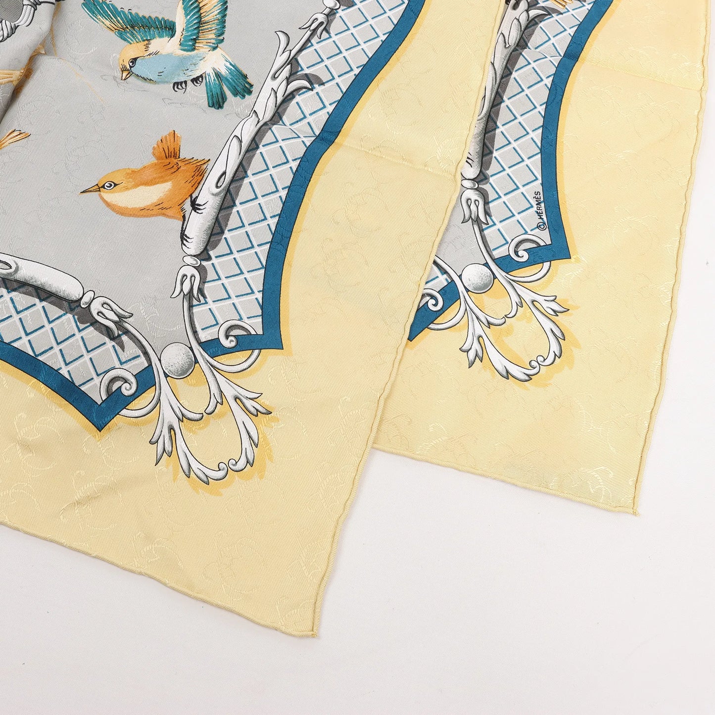 Hermès Carré 90 "LA CLE des CHAMPS" Silk handkerchief in Beige