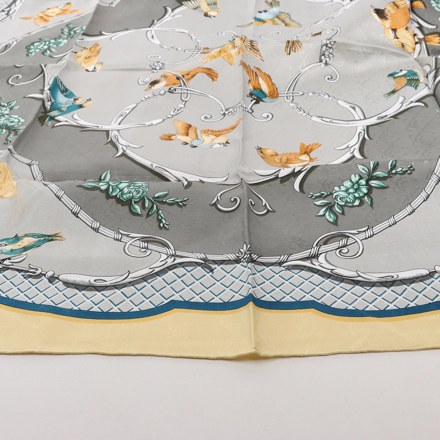 Hermès Carré 90 "LA CLE des CHAMPS" Silk handkerchief in Beige