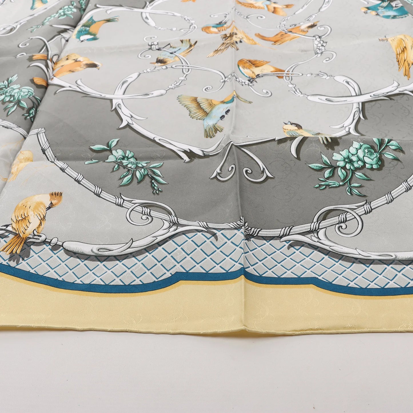 Hermès Carré 90 "LA CLE des CHAMPS" Silk handkerchief in Beige